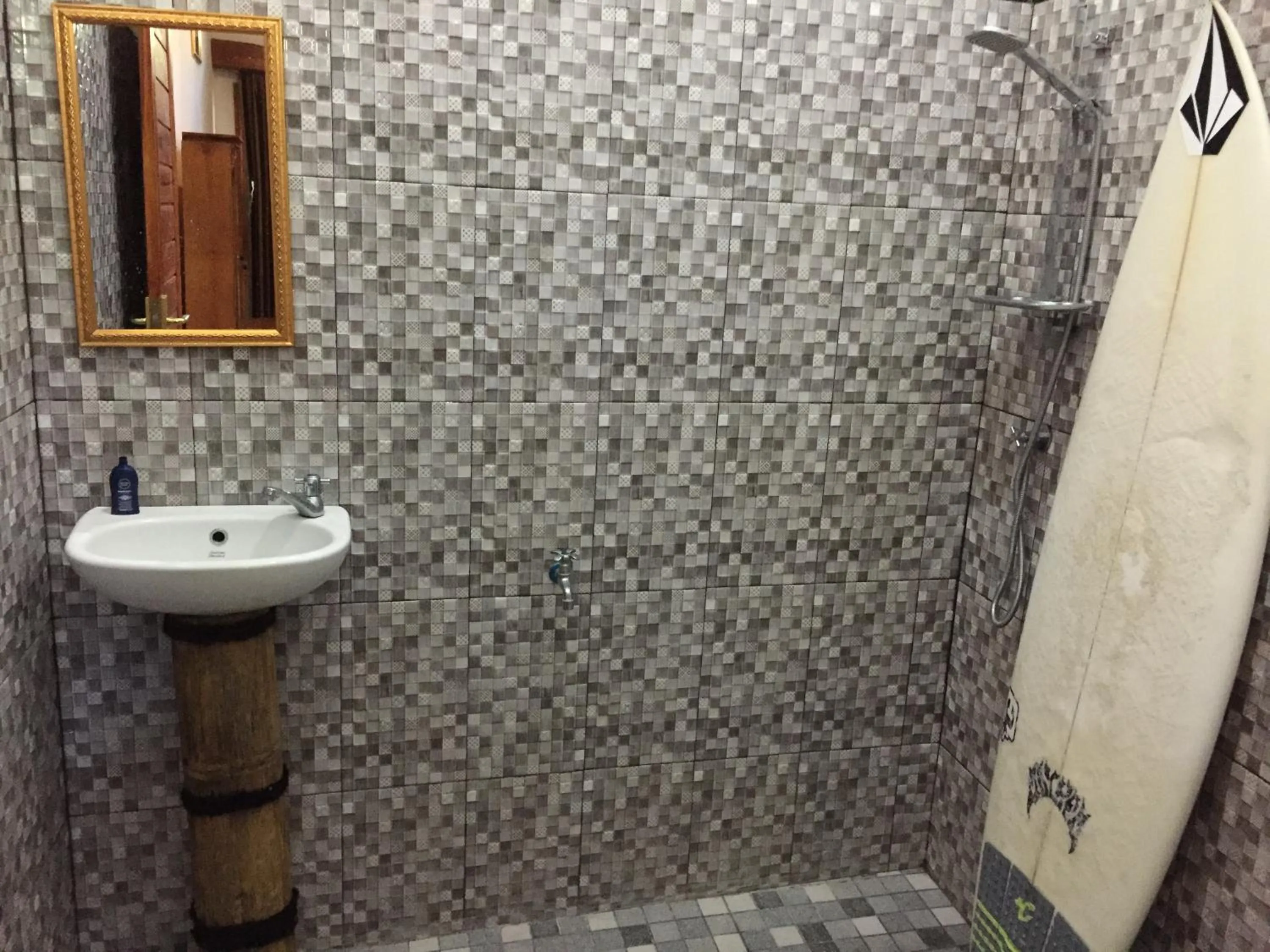 Shower in Medewi Secret SurfCamp