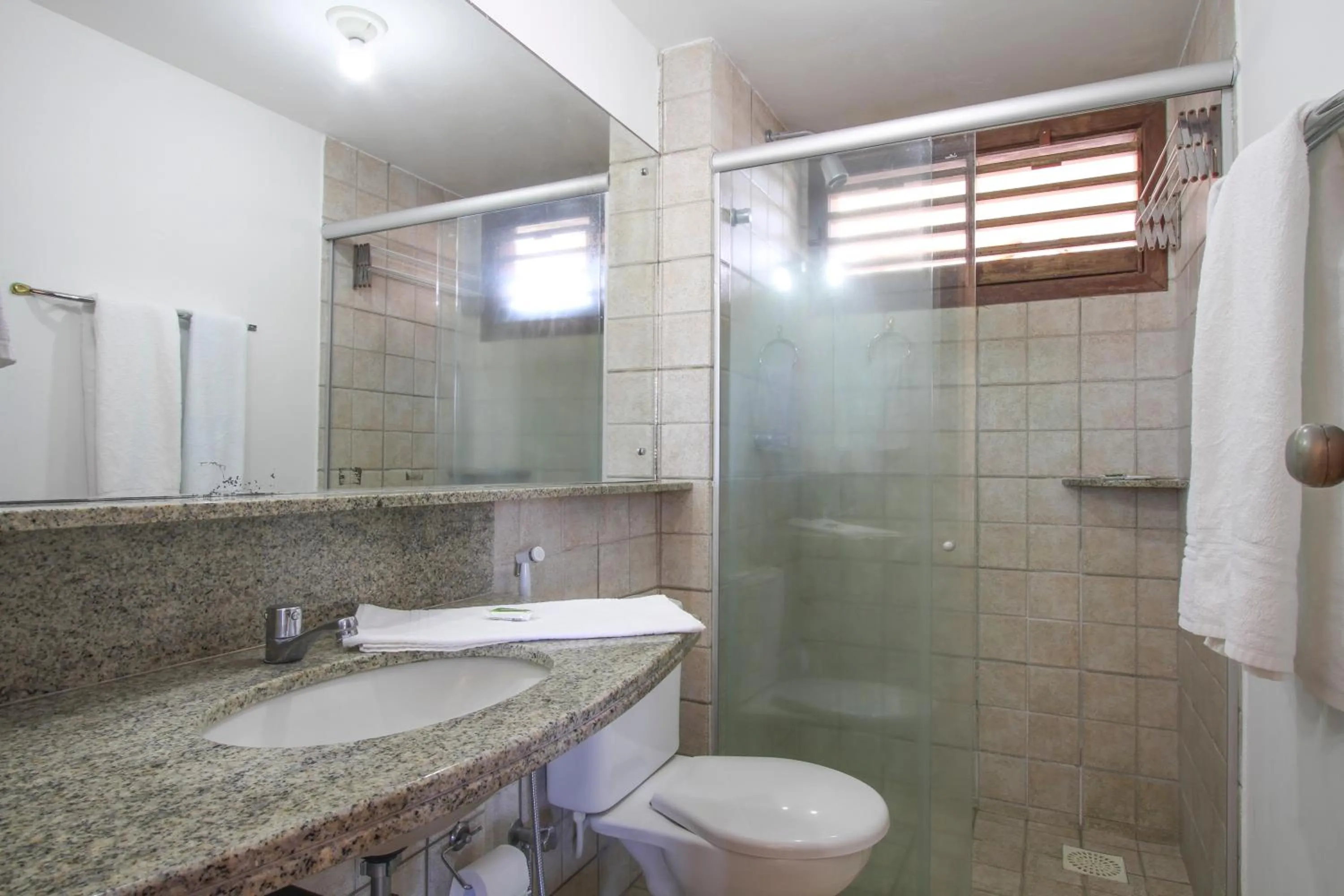 Bathroom in Marambaia Apart Hotel