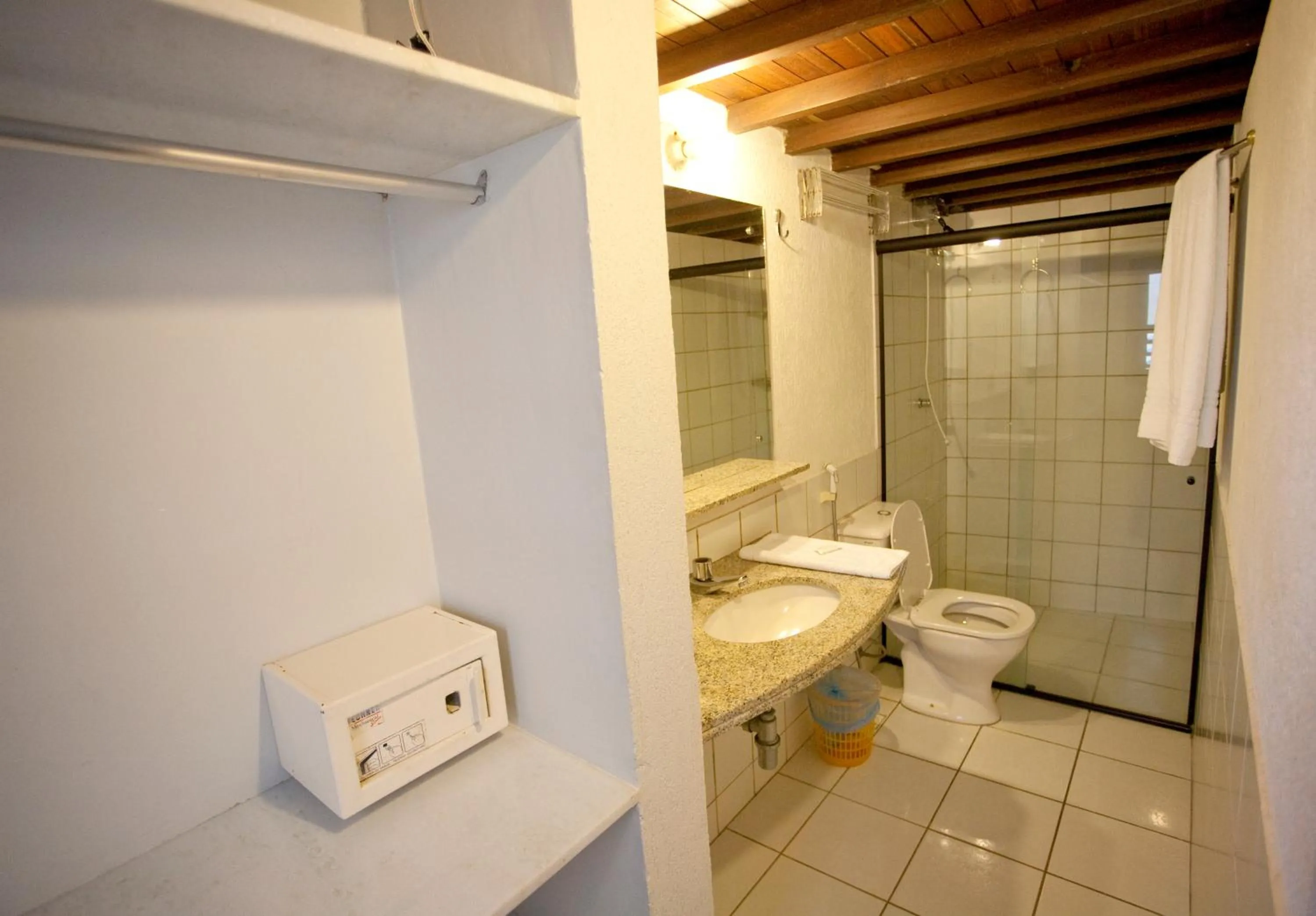 Bathroom in Marambaia Apart Hotel