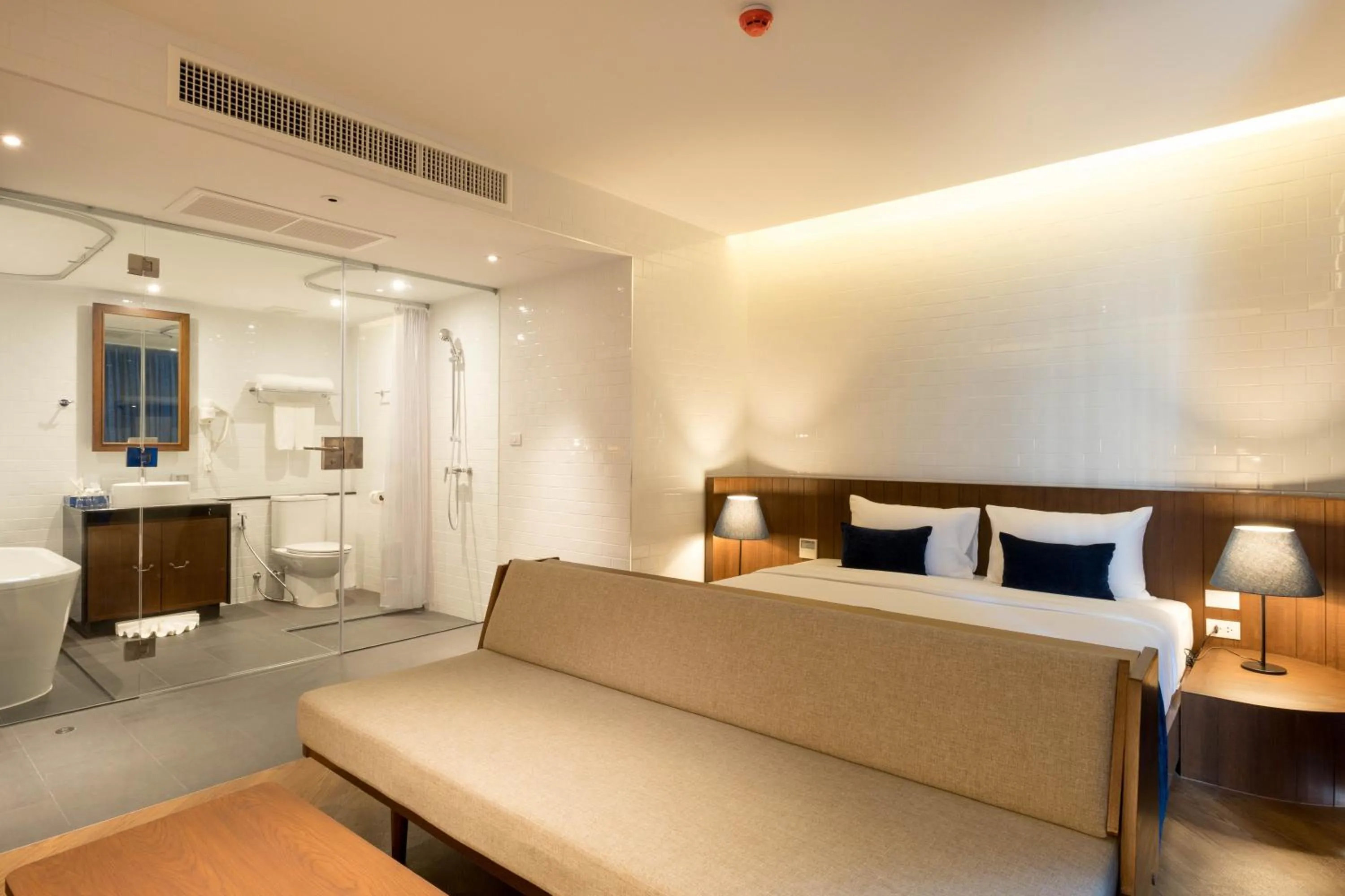 Photo of the whole room, Bed in Klub Hotel Bangkok