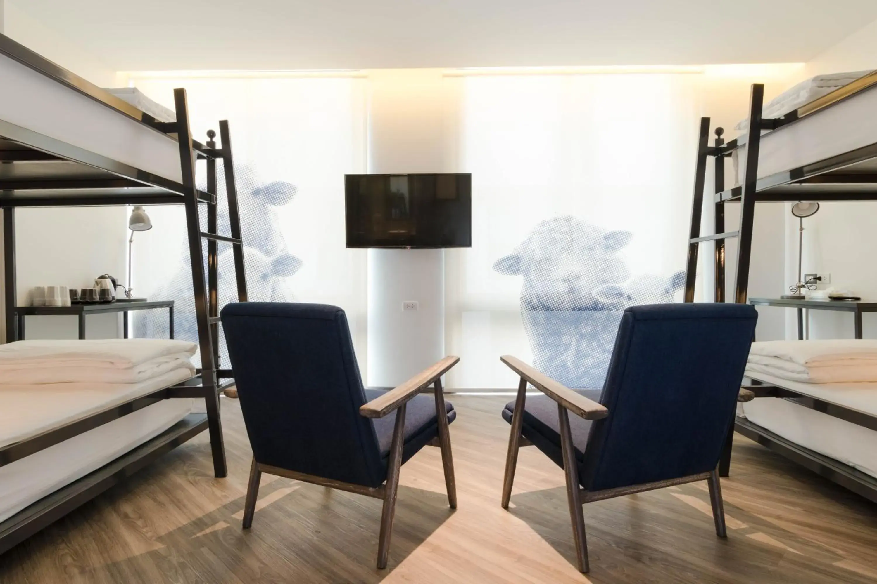 Quadruple Room in Klub Hotel Bangkok Quadruple Room in Klub Hotel Bangkok