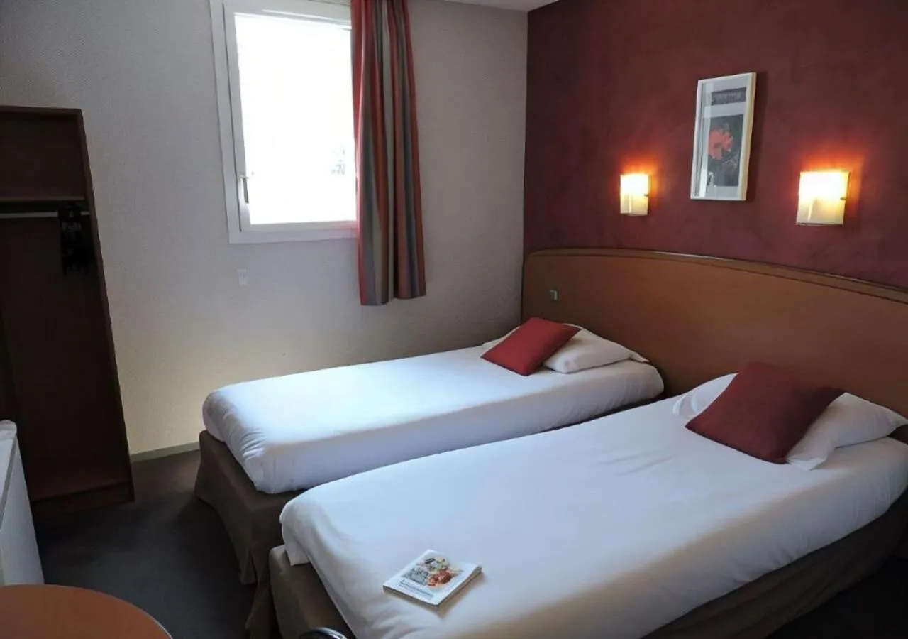 Bedroom, Bed in The Originals City, Hotel Novella Confort, Nantes Est