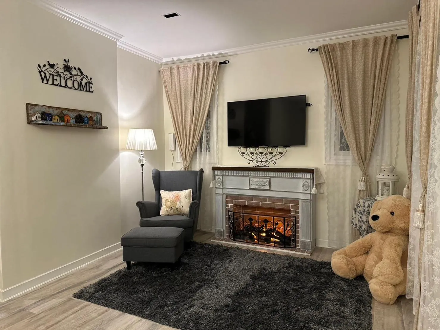 flat iron in Misty English Cottage