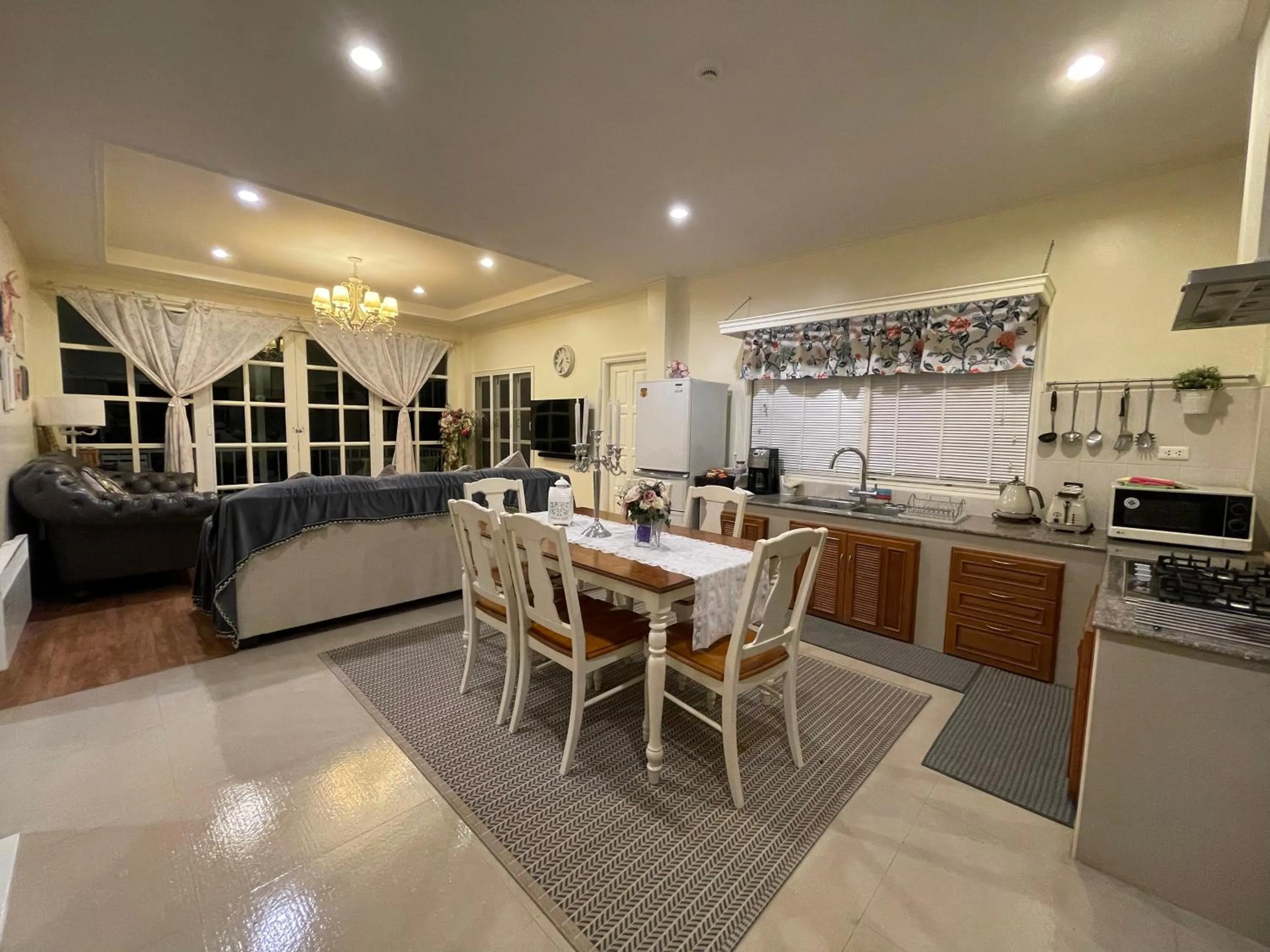 Kitchen or kitchenette in Misty English Cottage