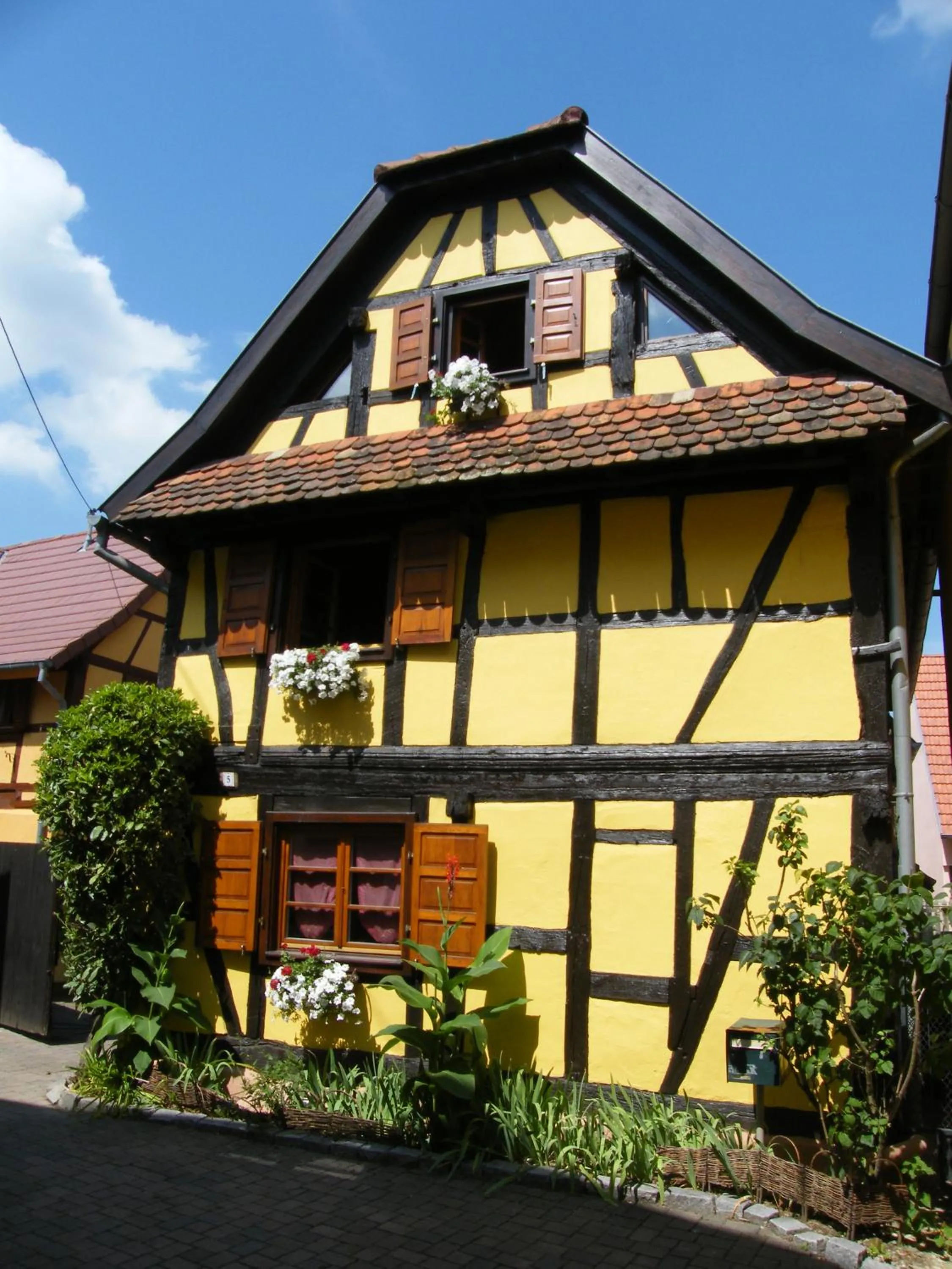 La Maison Jaune