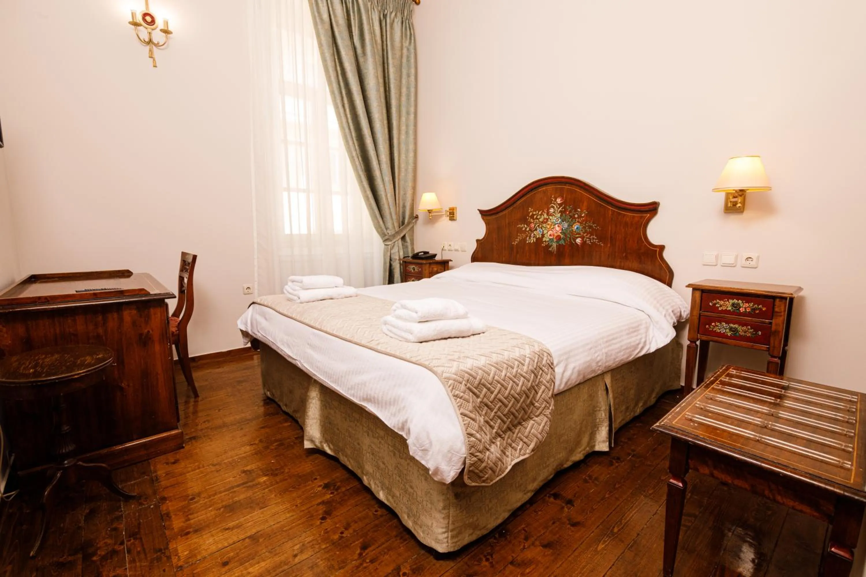 Bedroom, Bed in Palaiologos Luxury City Hotel