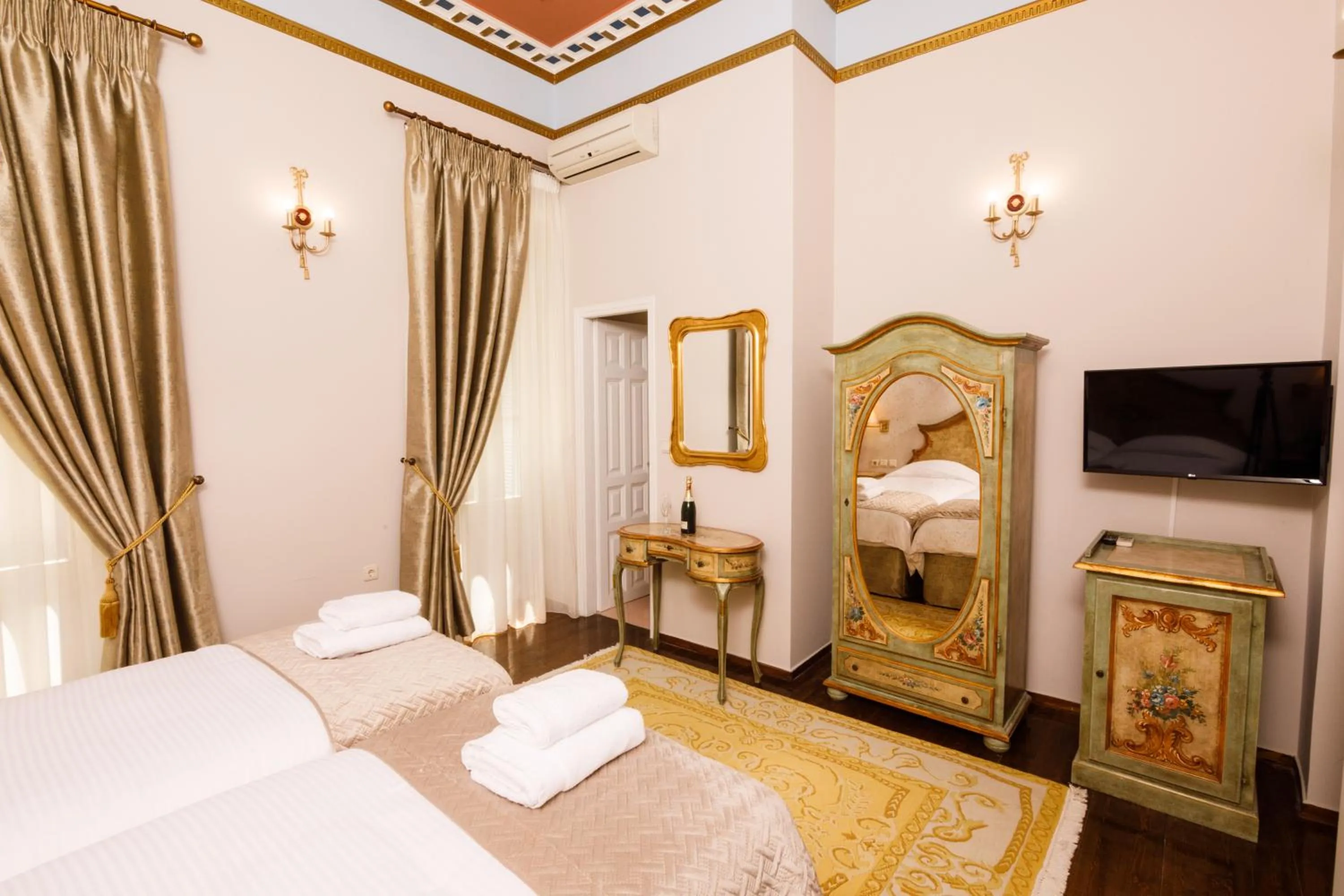 Bedroom, Bed in Palaiologos Luxury City Hotel