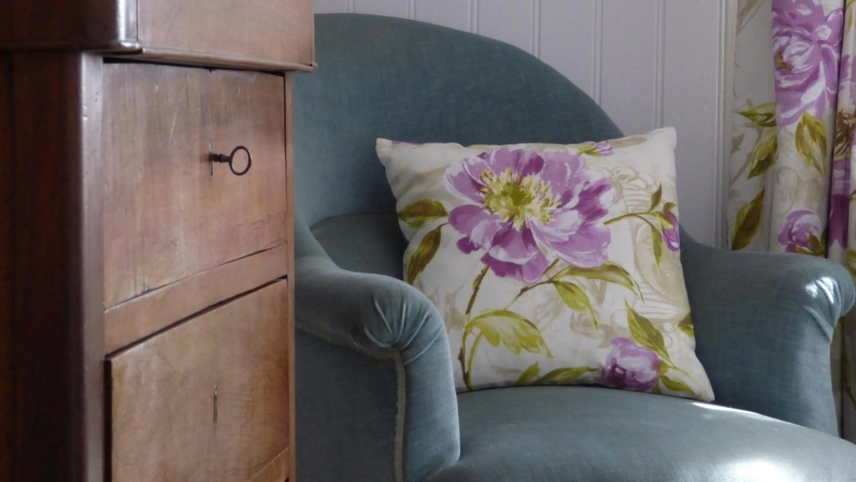 Bedroom in Hôtel La Tonnellerie