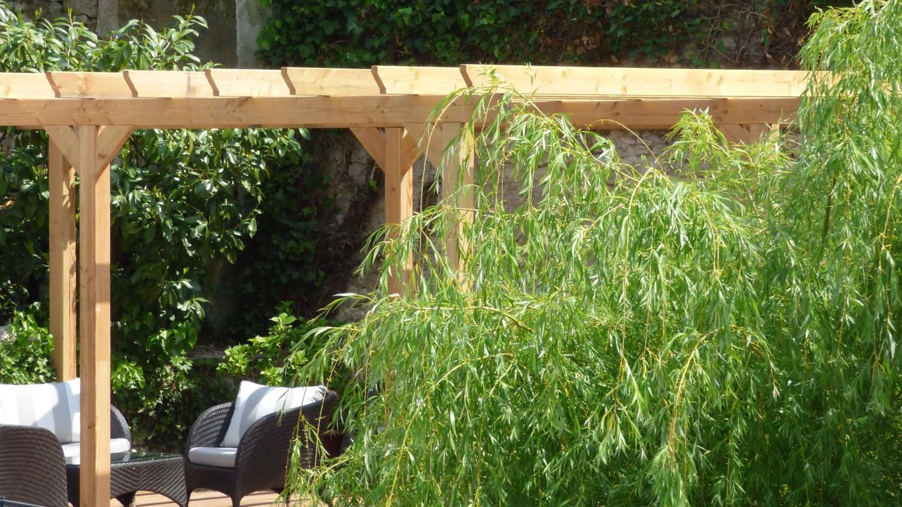 Patio in Hôtel La Tonnellerie