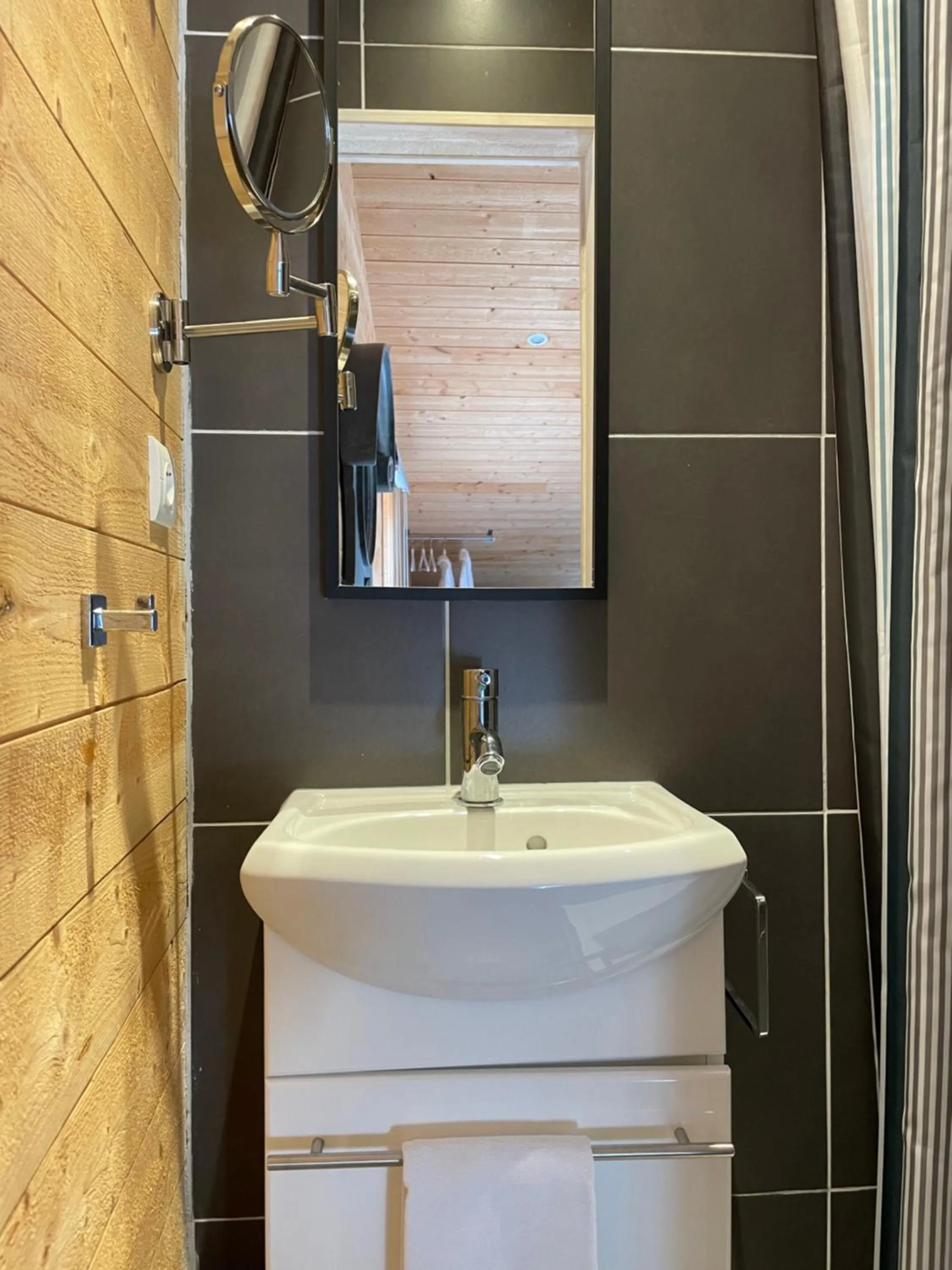 Shower in La Maison Bizienne Guérande - Chambres d'hôtes de charme