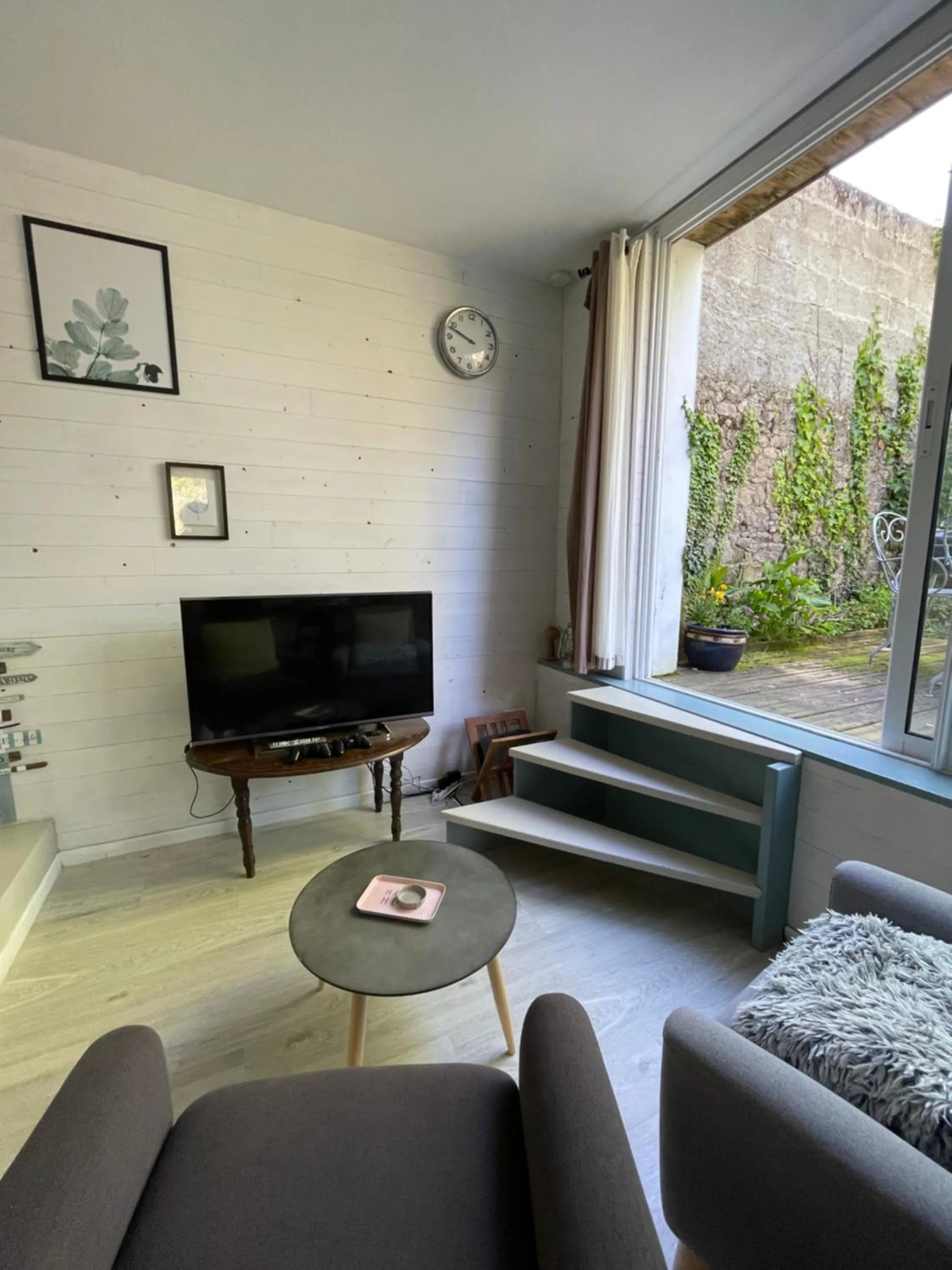 Communal lounge/ TV room in La Maison Bizienne Guérande - Chambres d'hôtes de charme