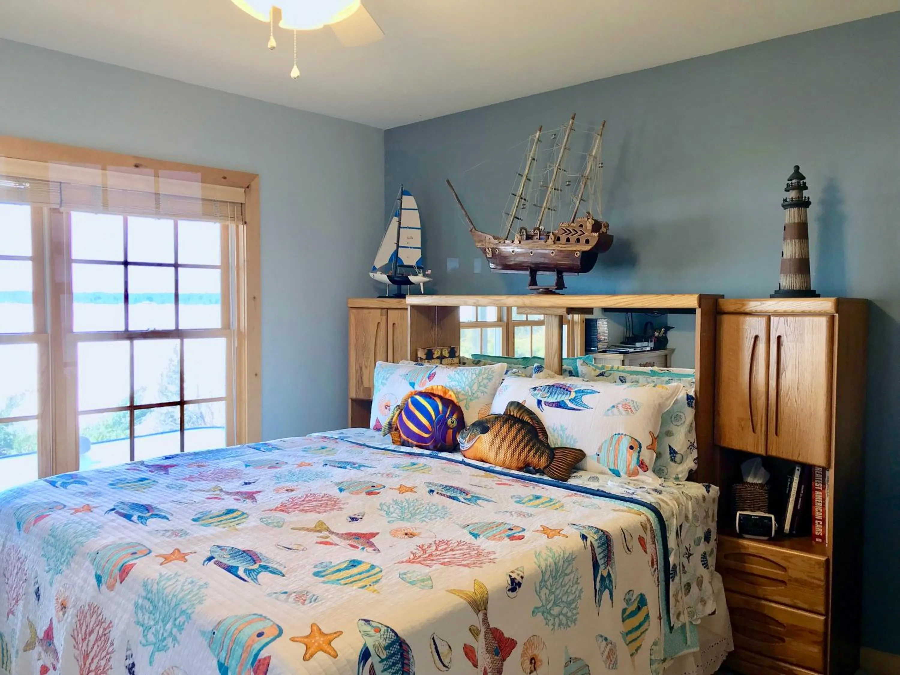 Bed in The Torch Lake Bed and Breakfast