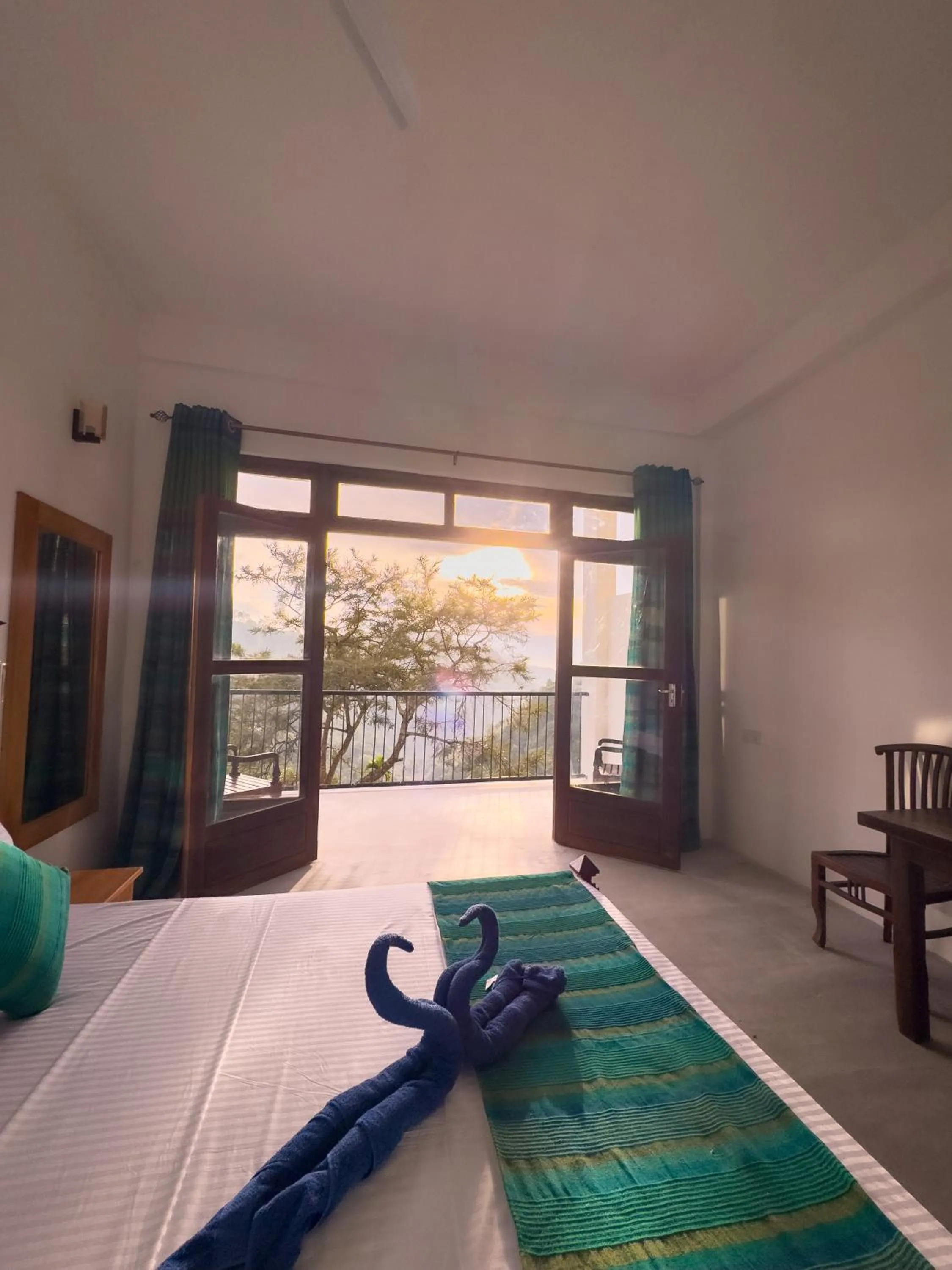 Balcony/Terrace, Bed in Ella Alpine Resort