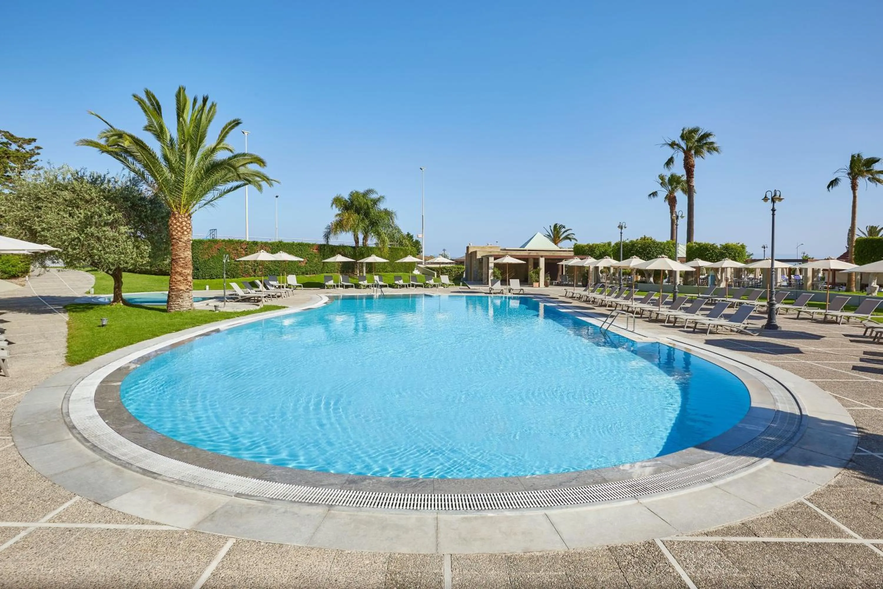 Swimming pool in Sheraton Rhodes Resort