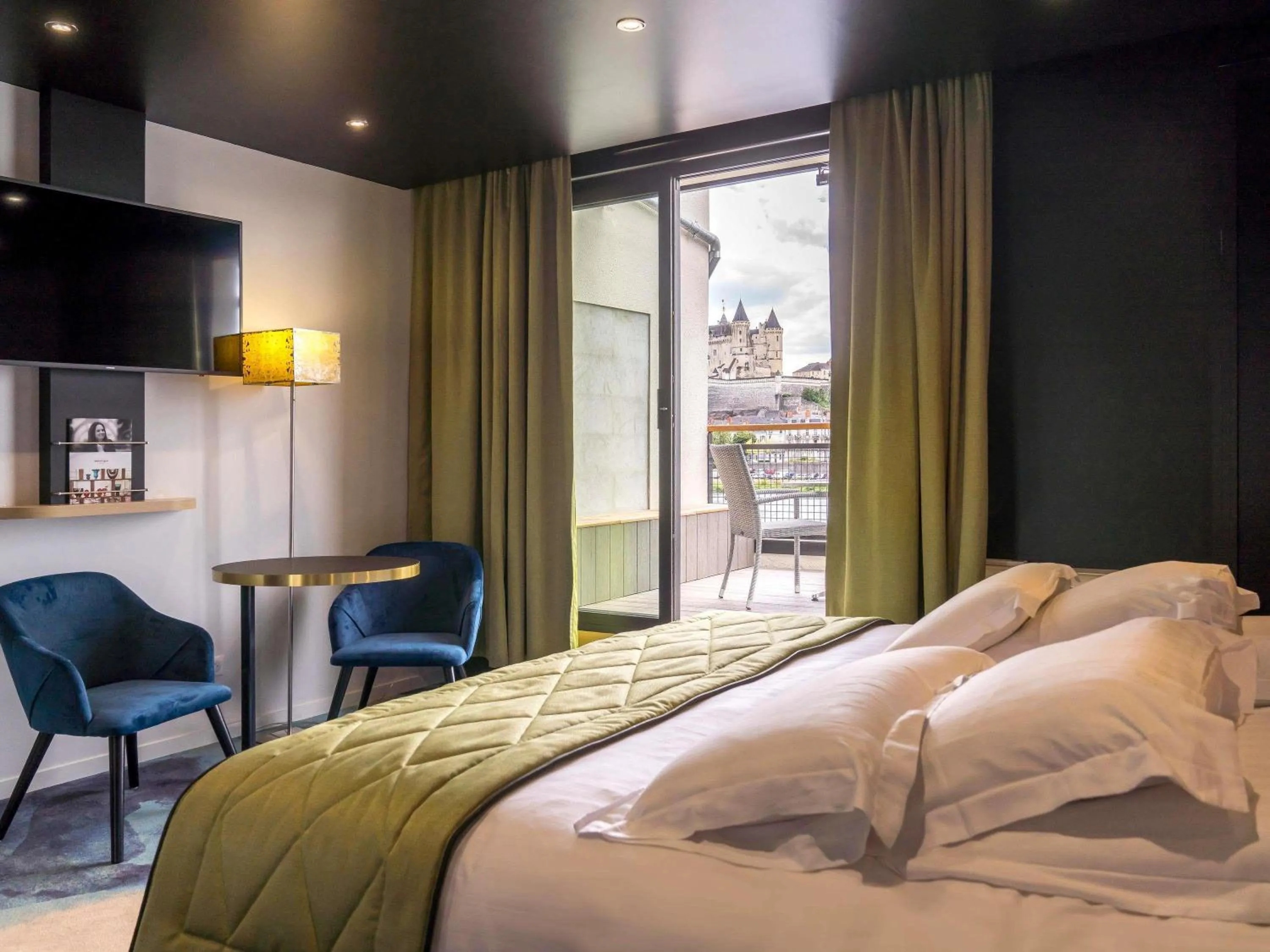 Bedroom, Bed in Mercure Bords de Loire Saumur