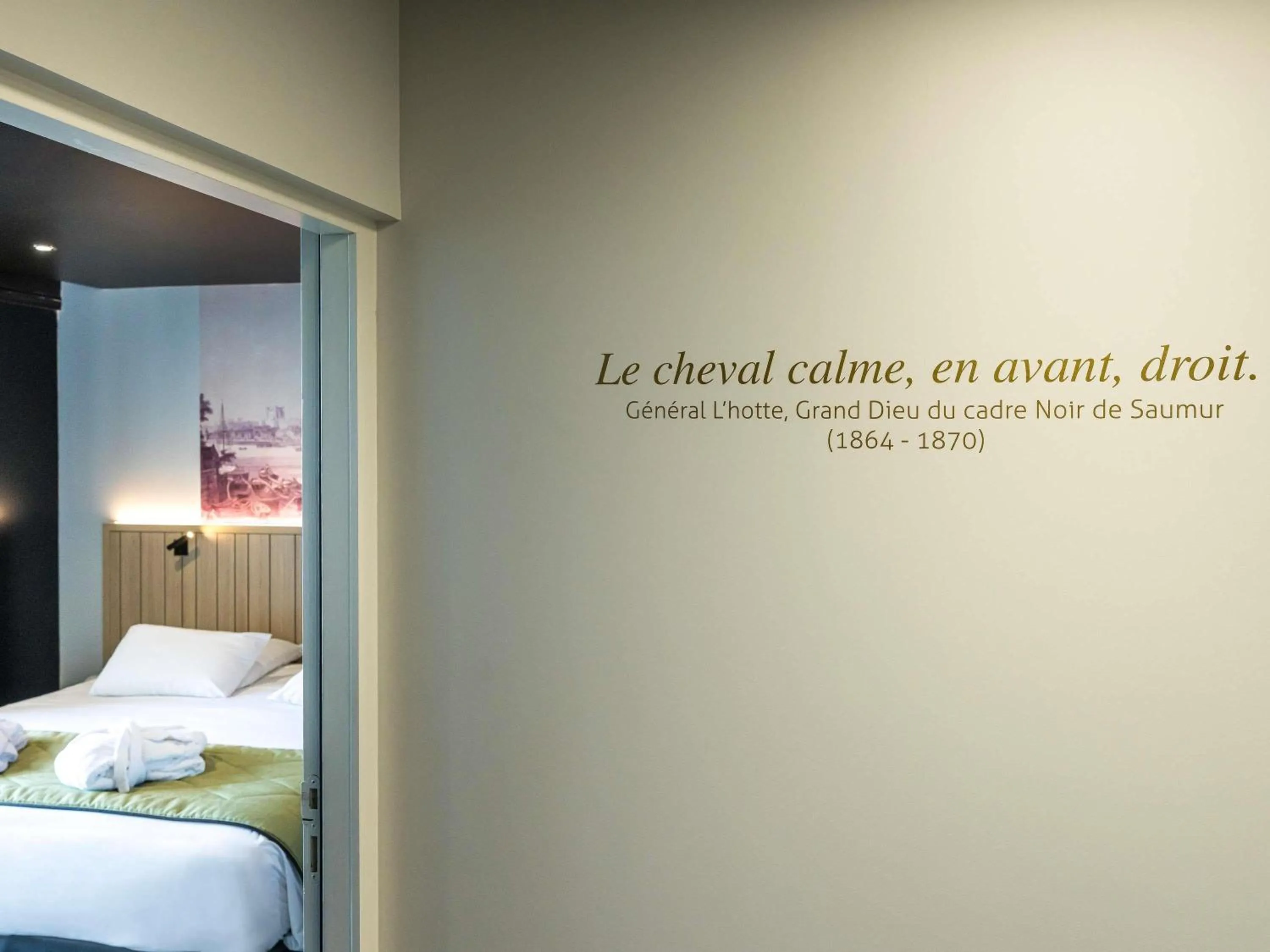 Bedroom, Bed in Mercure Bords de Loire Saumur