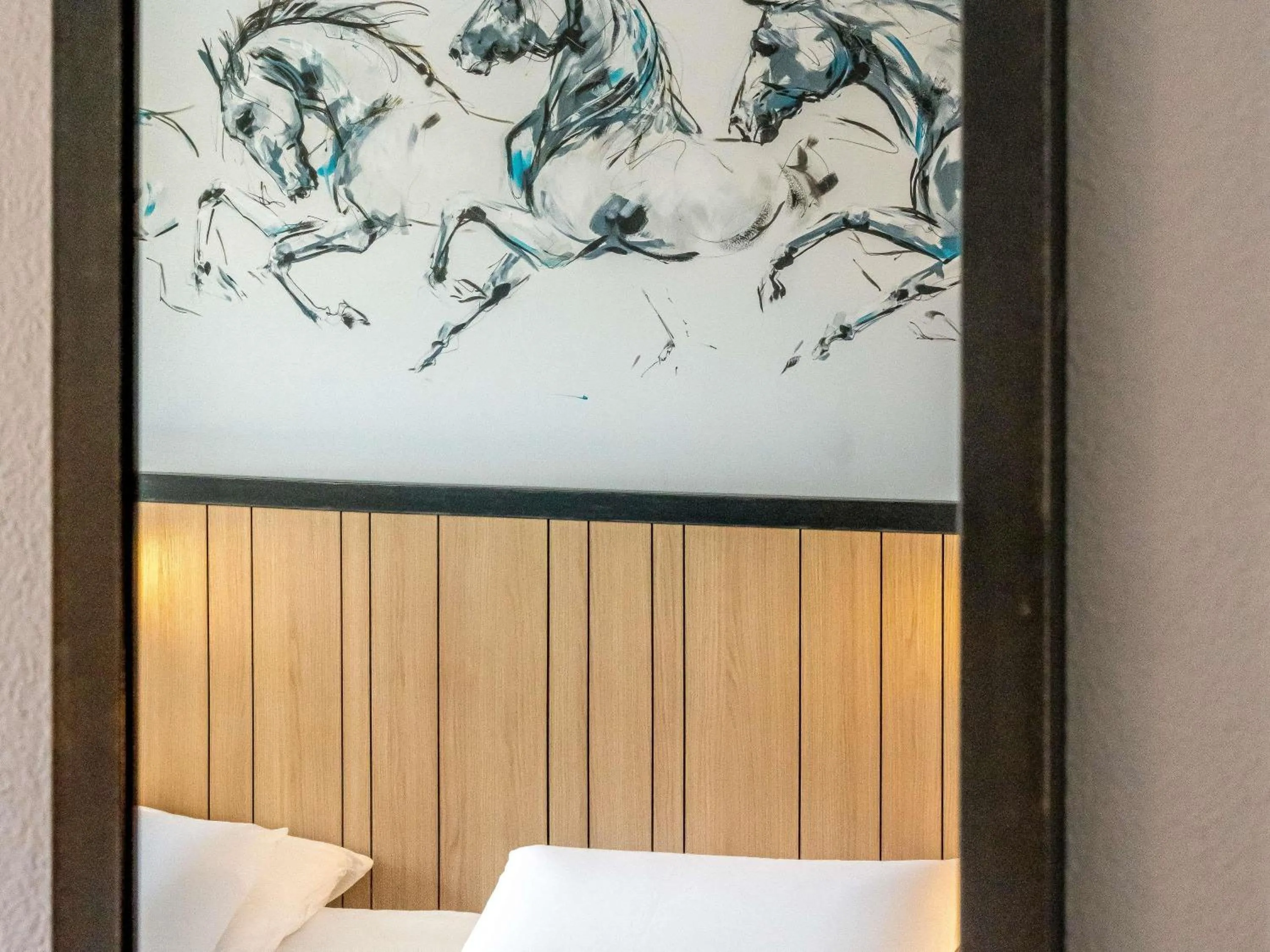 Bedroom, Bed in Mercure Bords de Loire Saumur