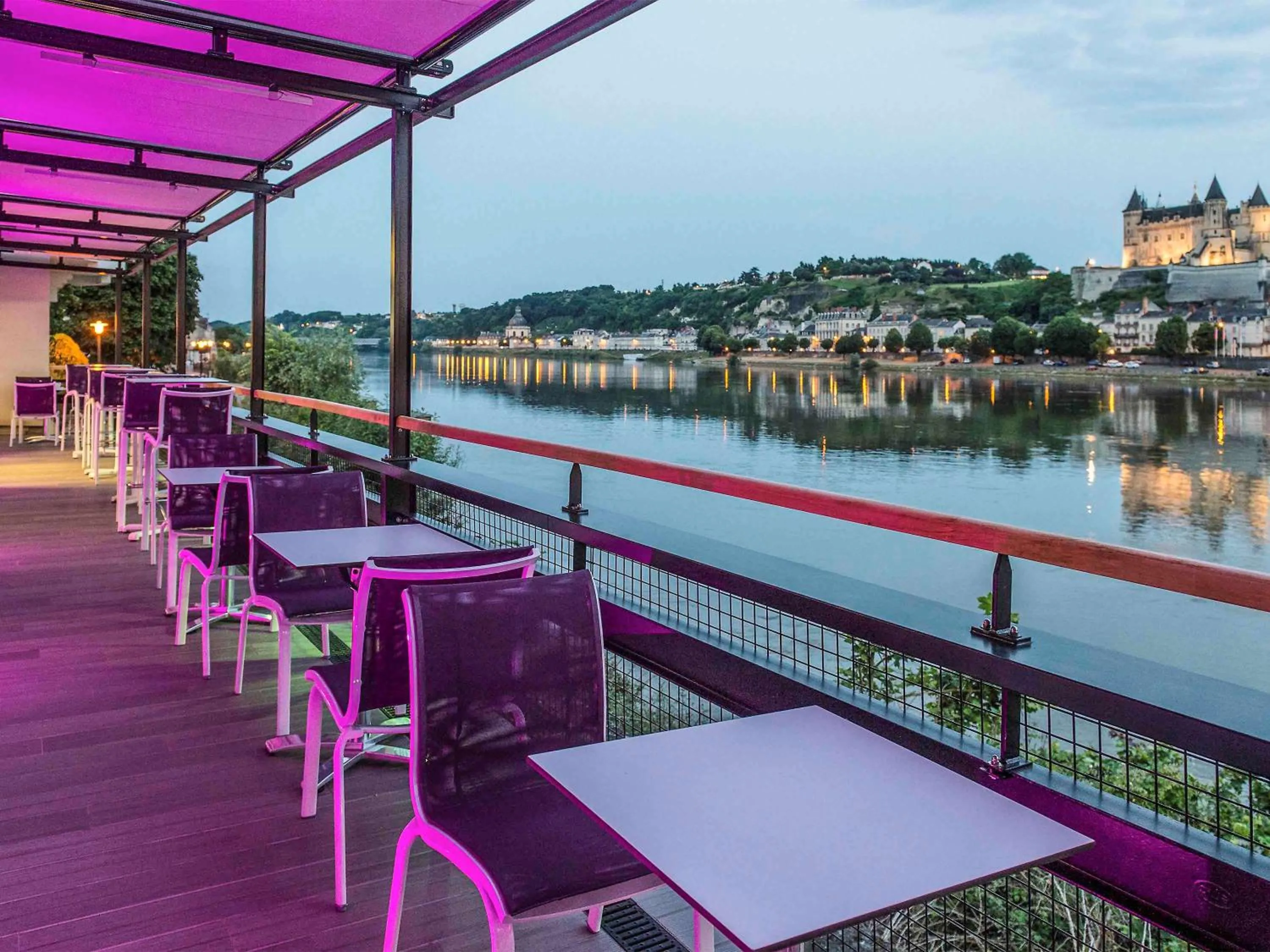 Lounge or bar in Mercure Bords de Loire Saumur