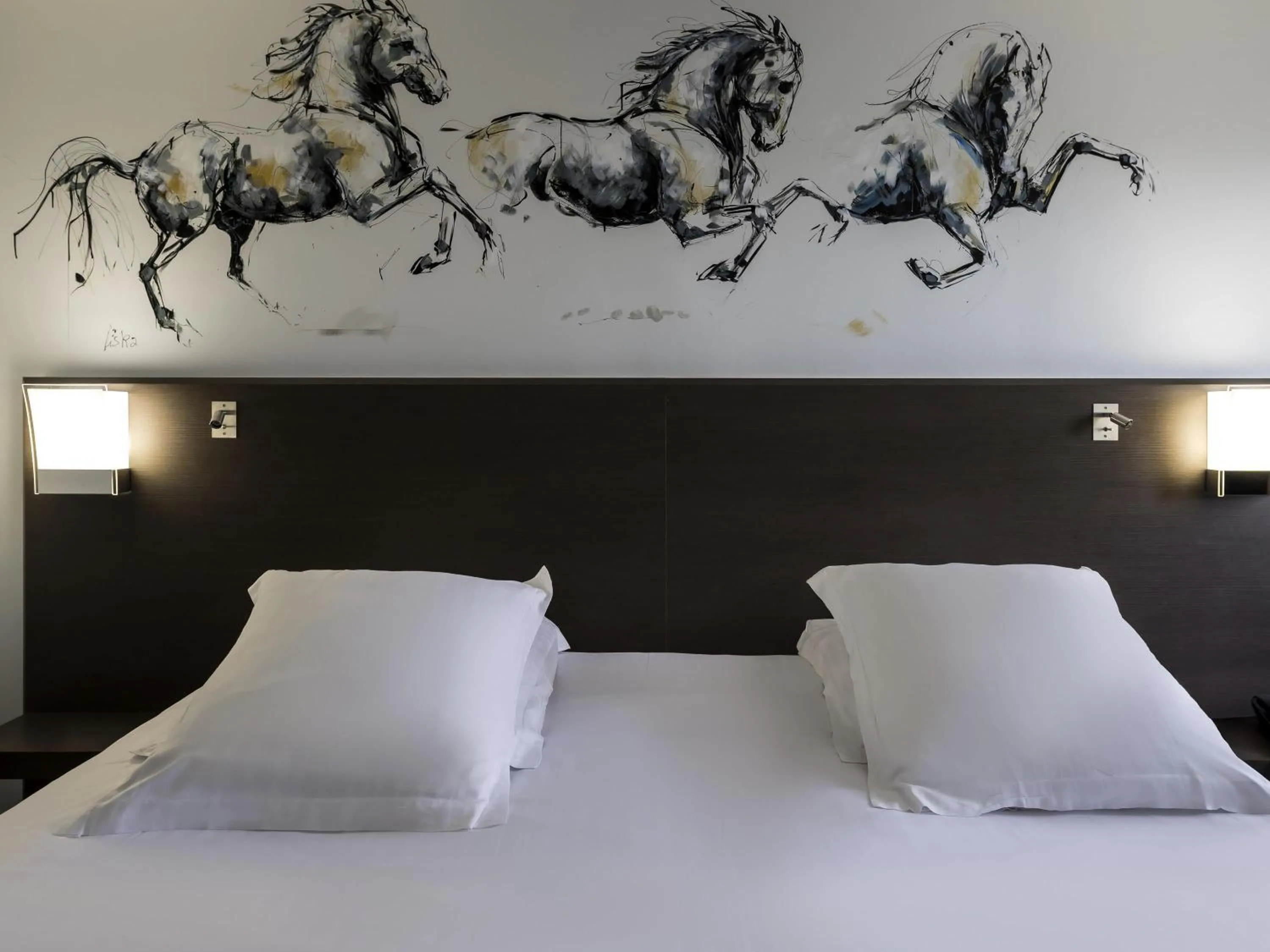 Bedroom, Bed in Mercure Bords de Loire Saumur