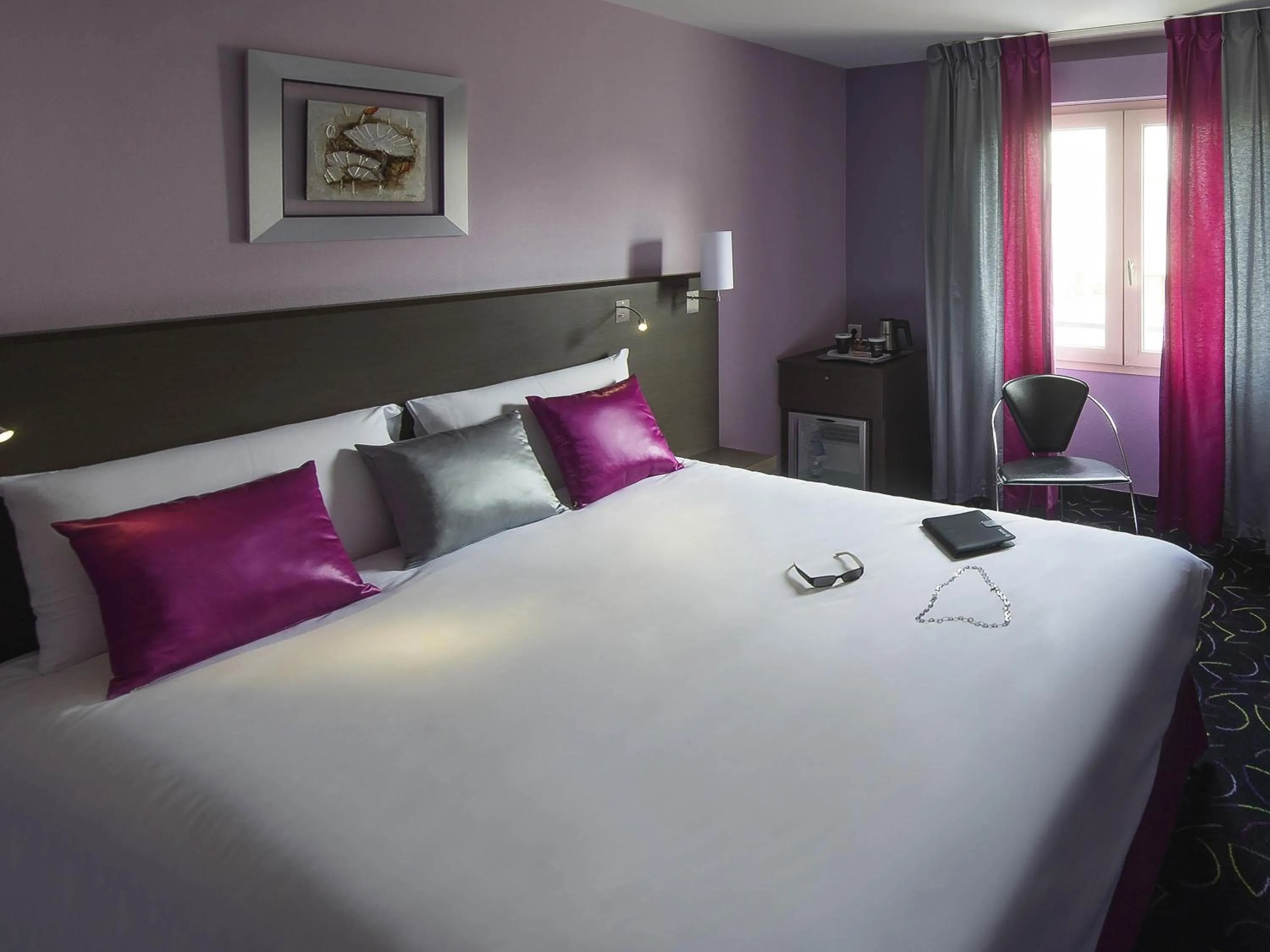 Bedroom, Bed in Mercure Bords de Loire Saumur