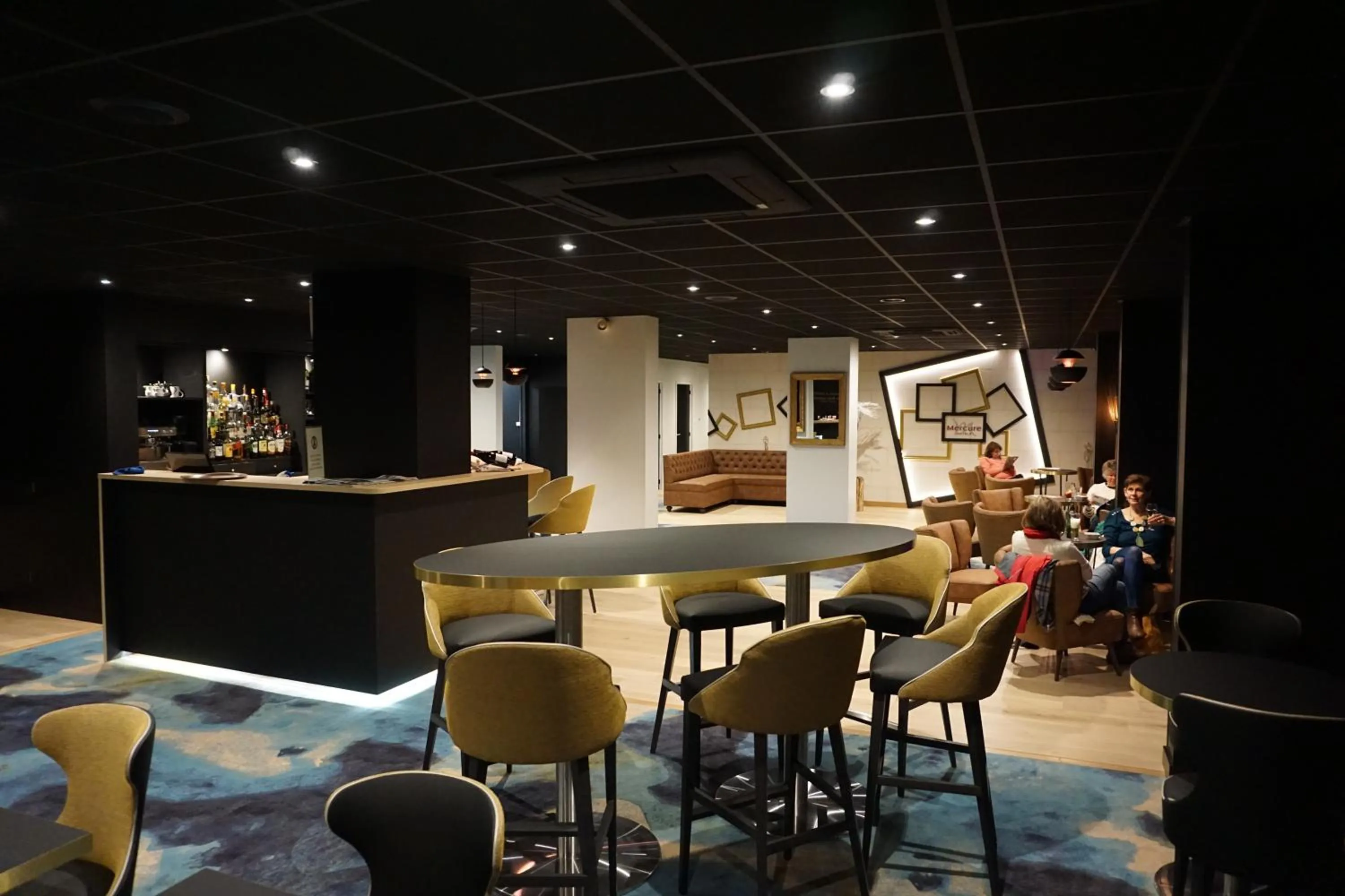Lounge or bar in Mercure Bords de Loire Saumur