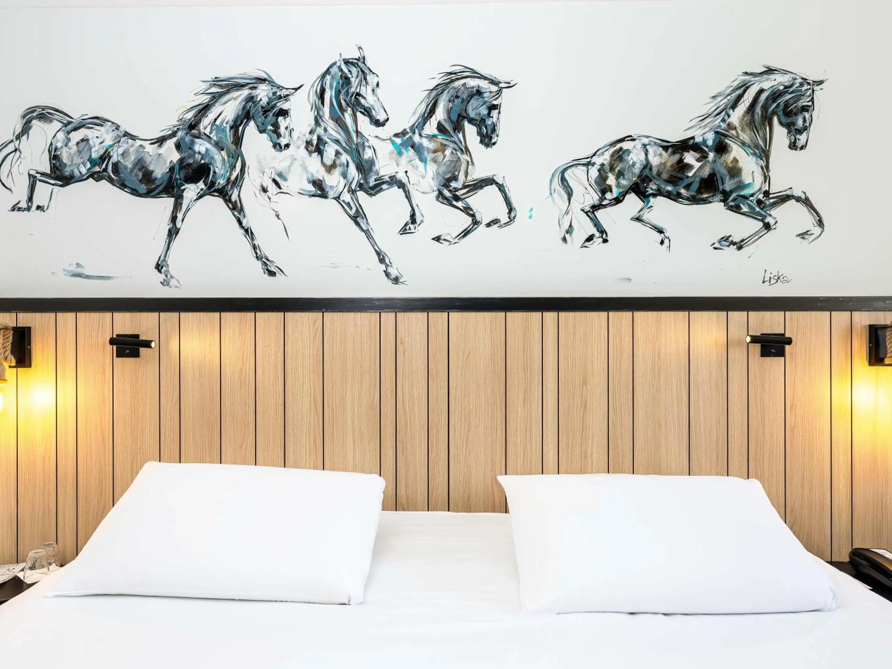 Classic Queen Room with River View in Mercure Bords de Loire Saumur Classic Queen Room with River View in Mercure Bords de Loire Saumur