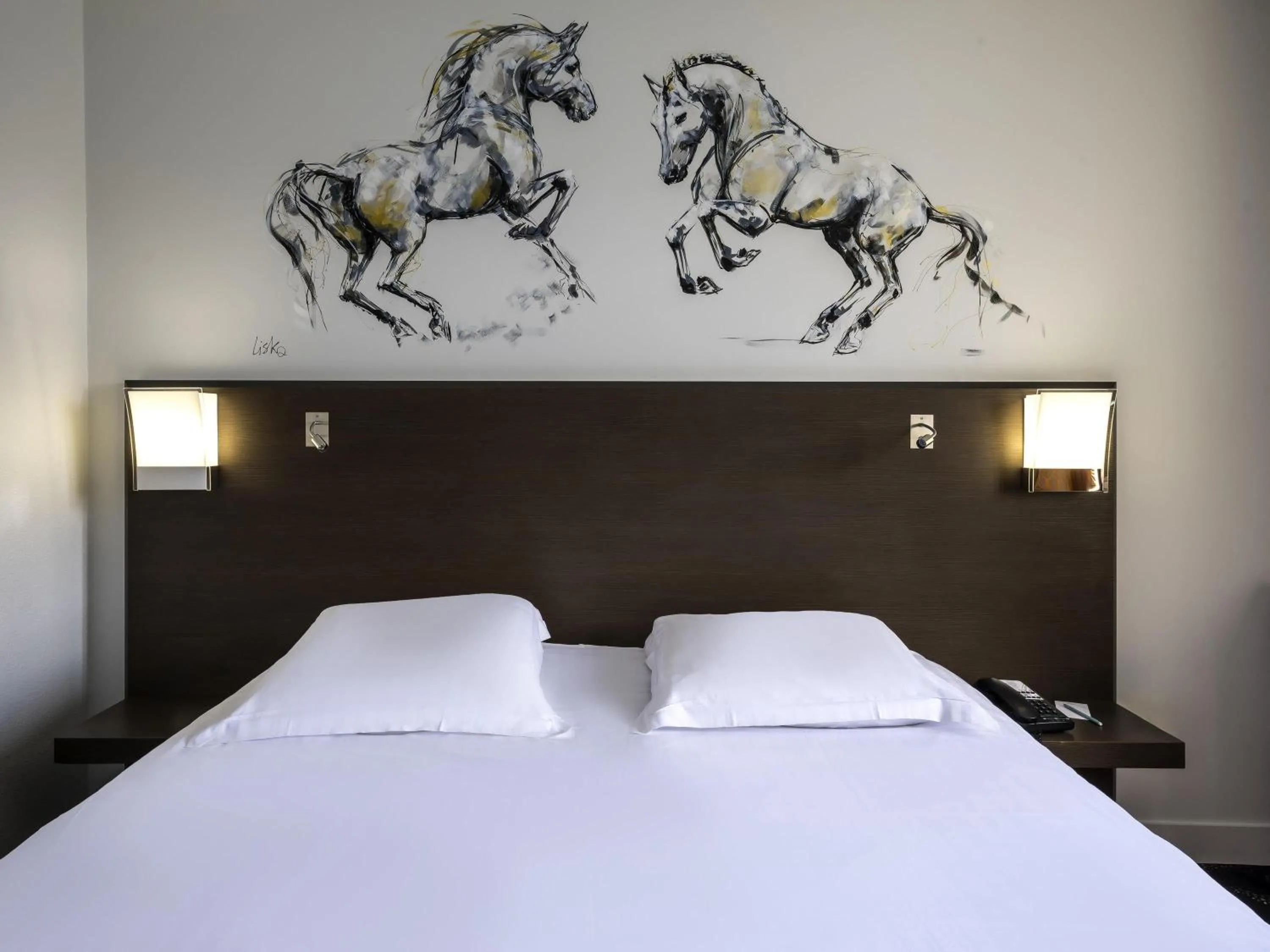 Bedroom, Bed in Mercure Bords de Loire Saumur