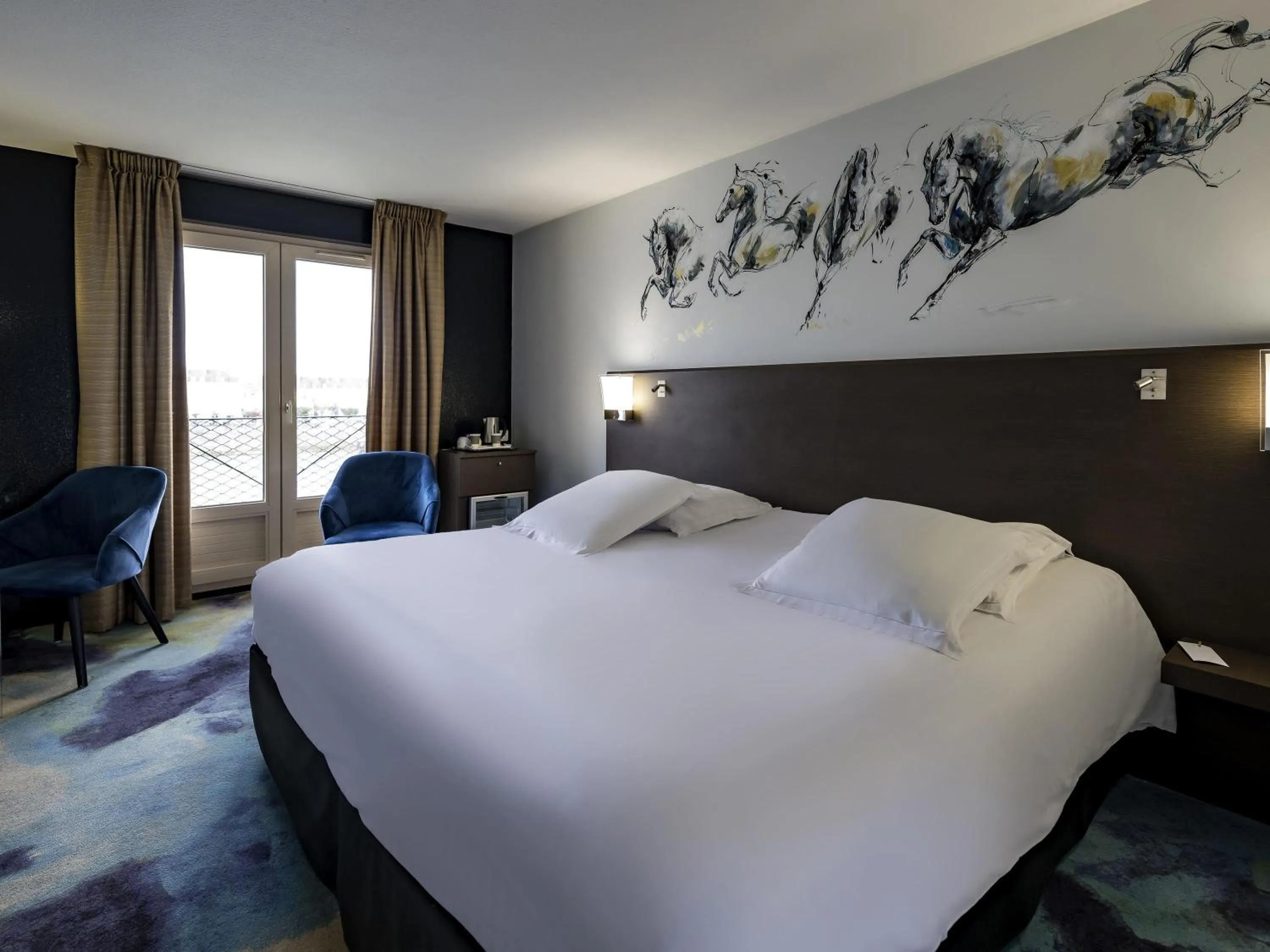 Bedroom, Bed in Mercure Bords de Loire Saumur