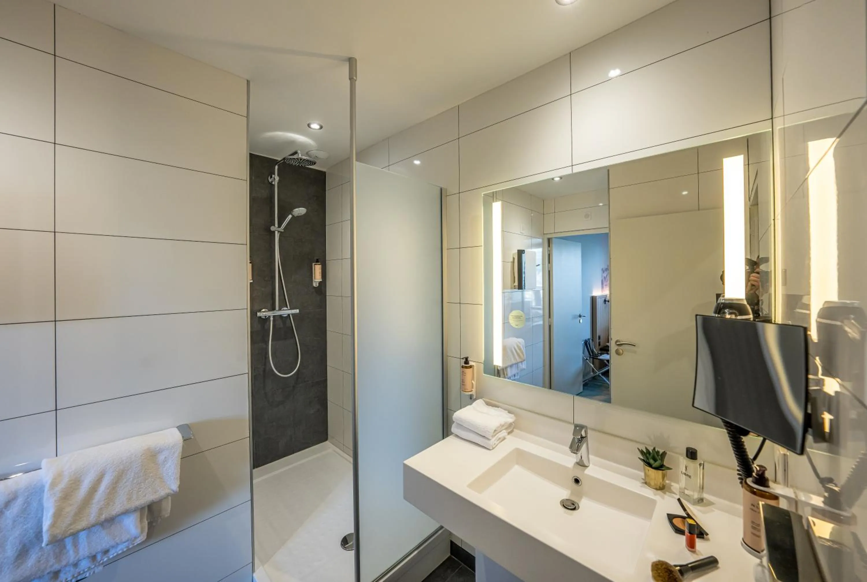 Bathroom in Mercure Bords de Loire Saumur