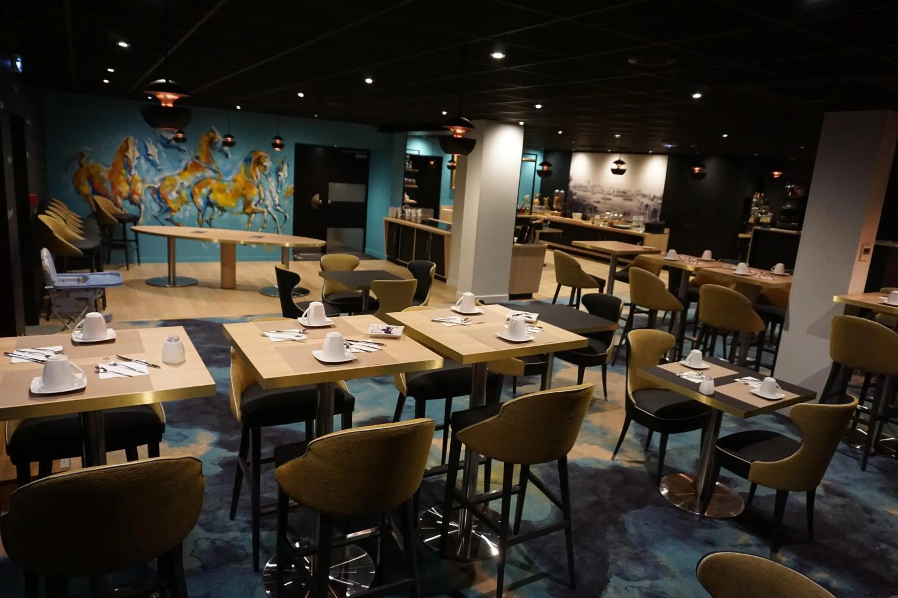 Lounge or bar in Mercure Bords de Loire Saumur