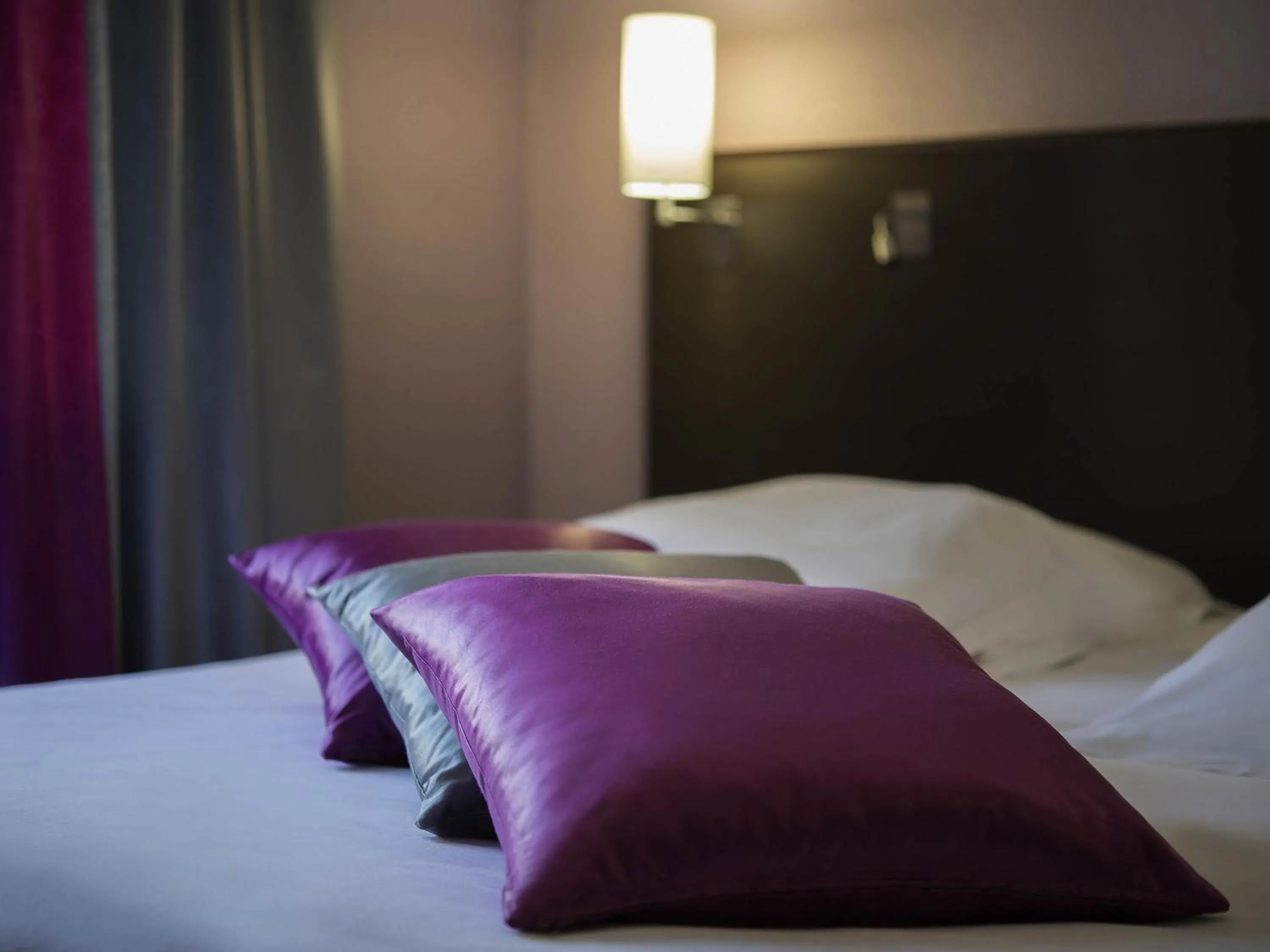 Bedroom, Bed in Mercure Bords de Loire Saumur