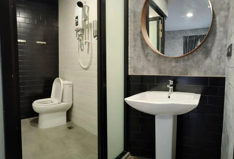 Bathroom in Cube Bed Station & Tours Sdn Bhd