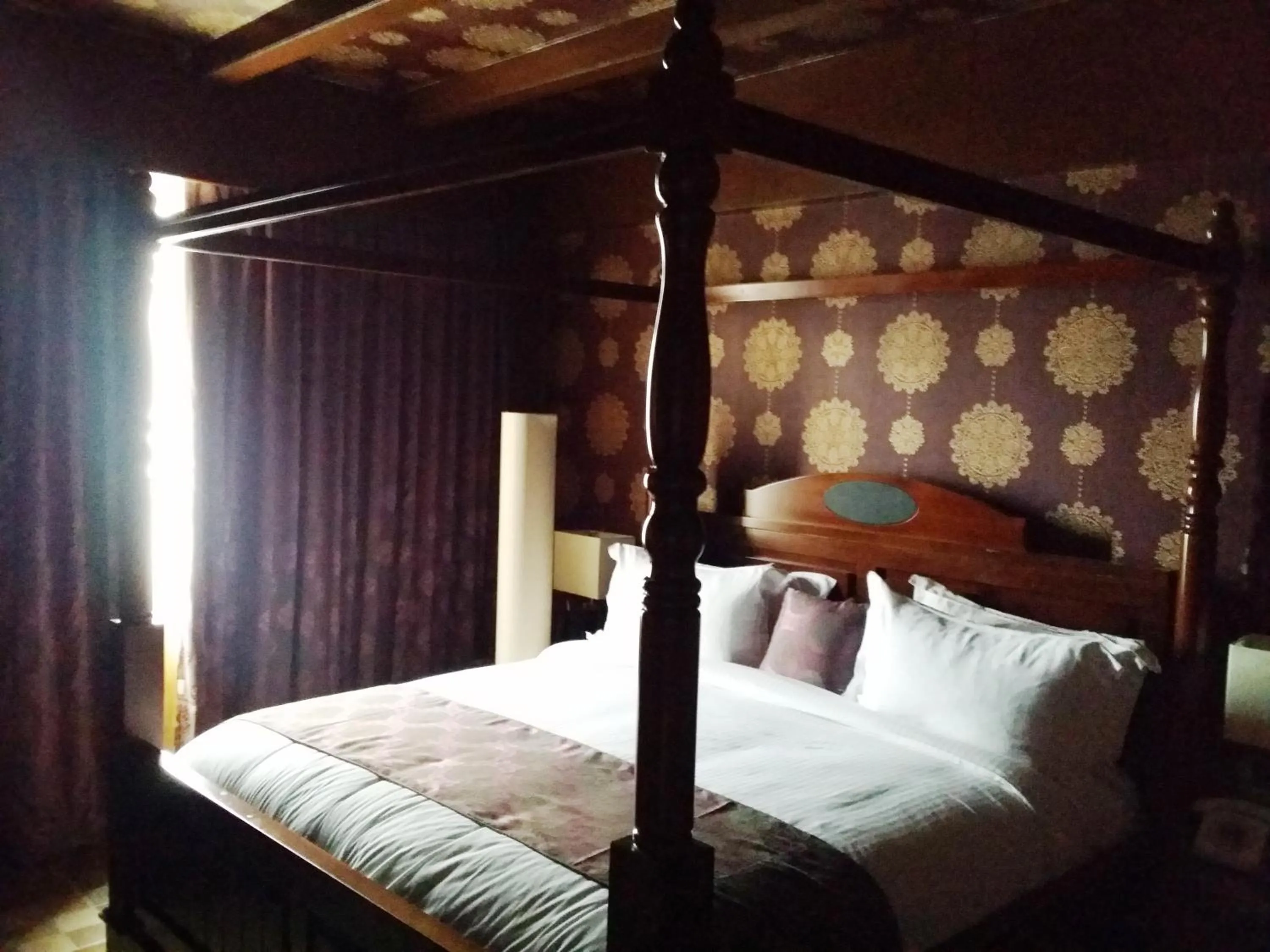 Bed in Hotel Oxina Lygon