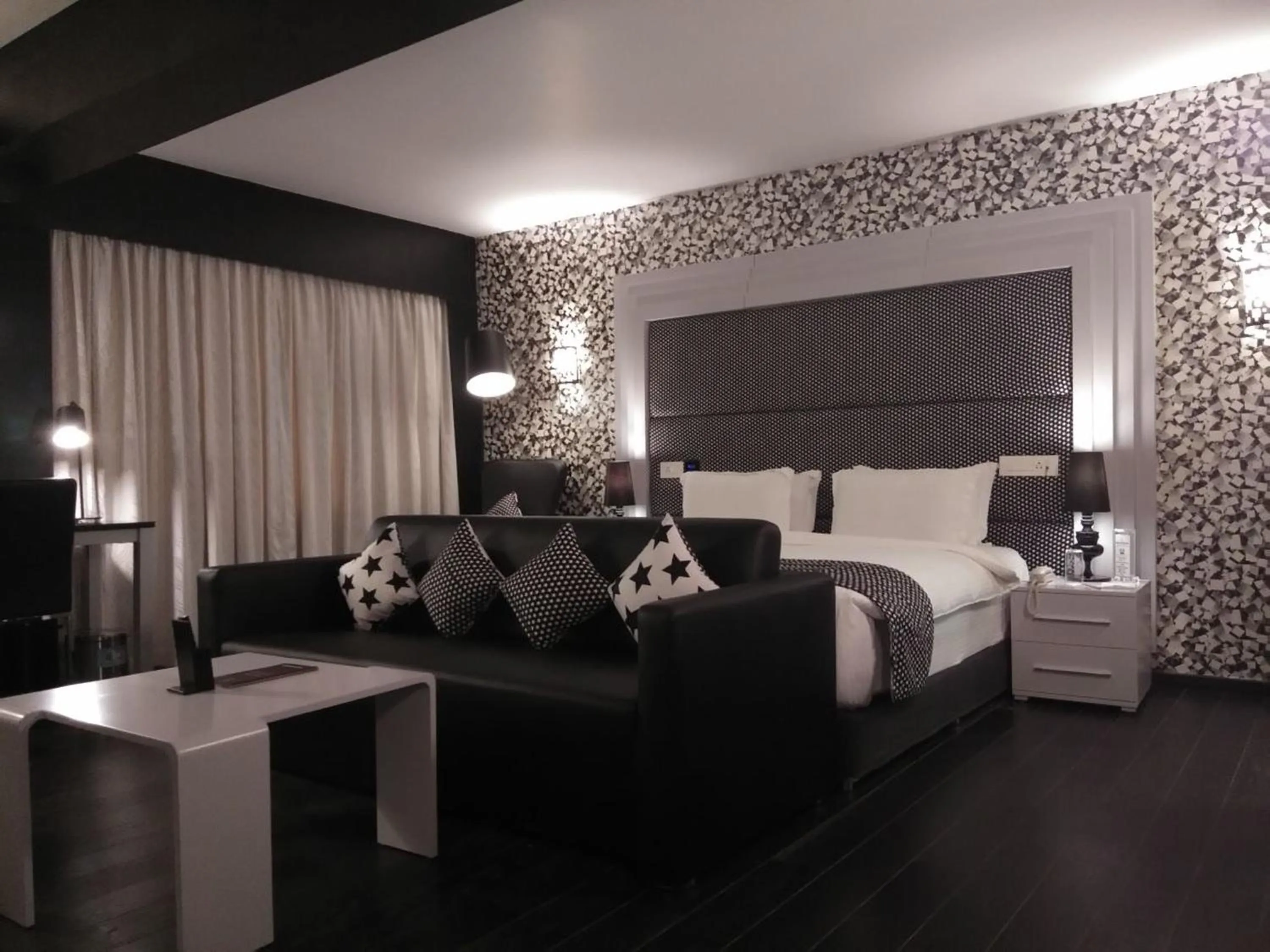 Photo of the whole room, Bed in Hotel Oxina Lygon