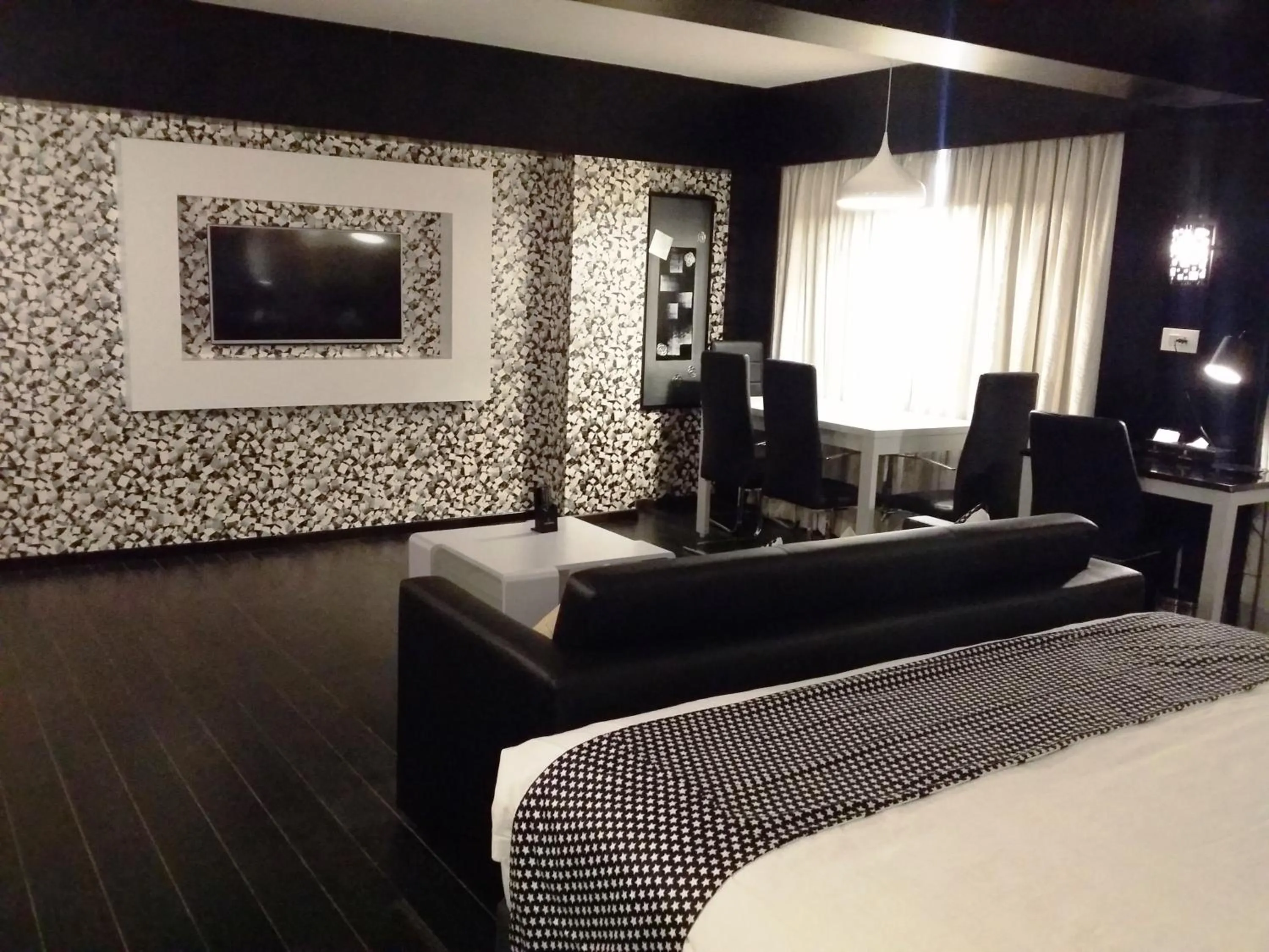 Bedroom, Bed in Hotel Oxina Lygon