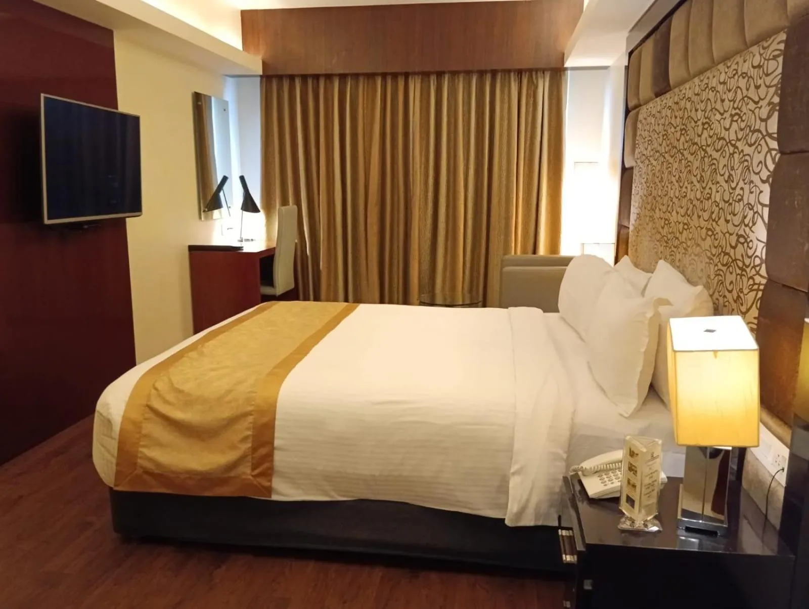 Bed in Hotel Oxina Lygon