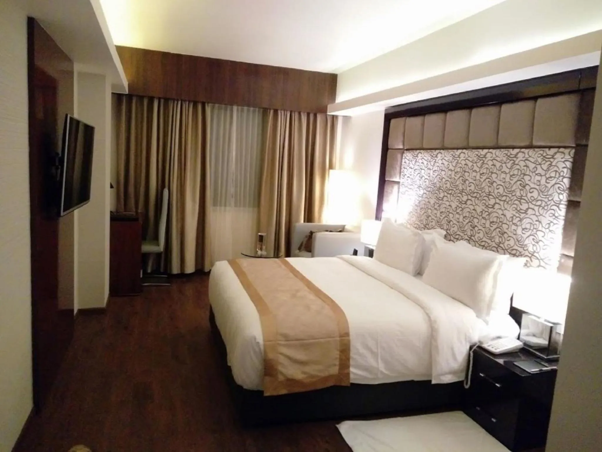 TV and multimedia, Bed in Hotel Oxina Lygon