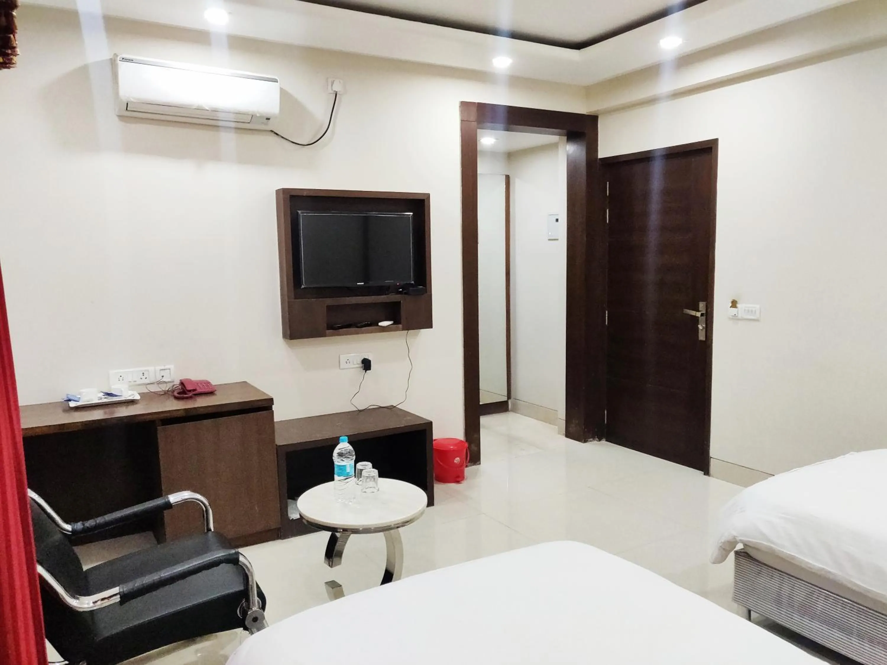 TV and multimedia, Bed in Bodhgaya Seven Inn Hotel n Restaurant