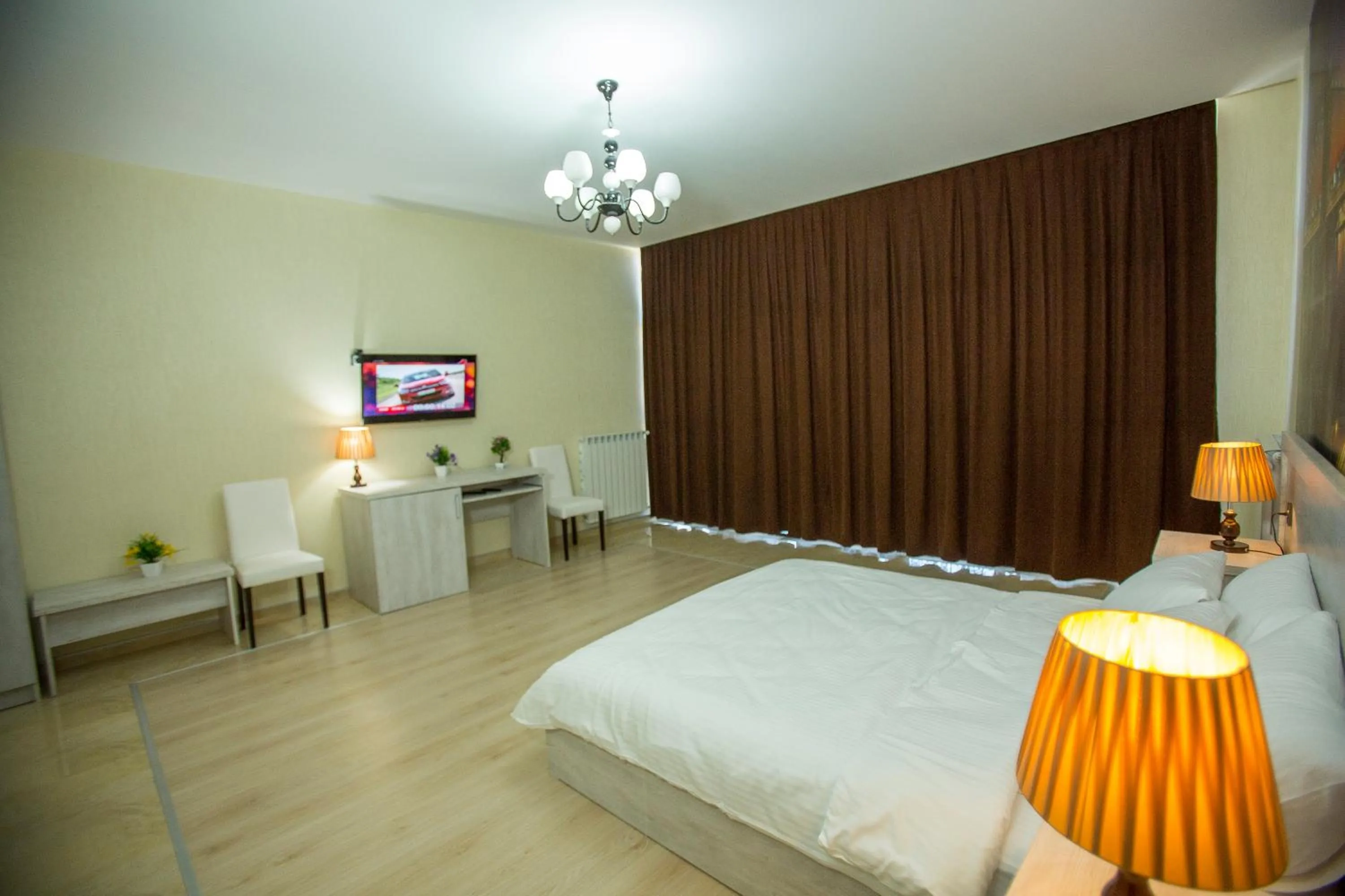 Photo of the whole room, Bed in Ire Palace