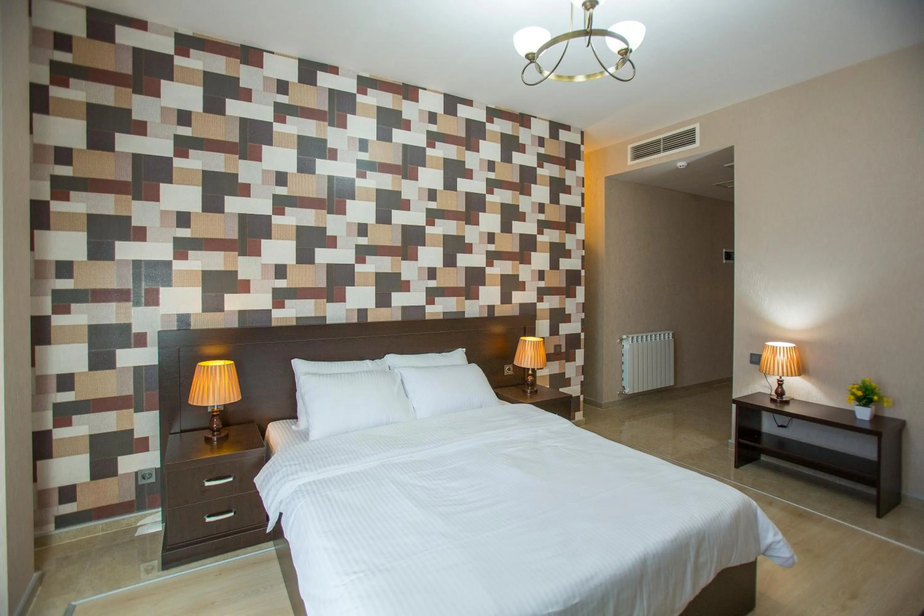 Photo of the whole room, Bed in Ire Palace