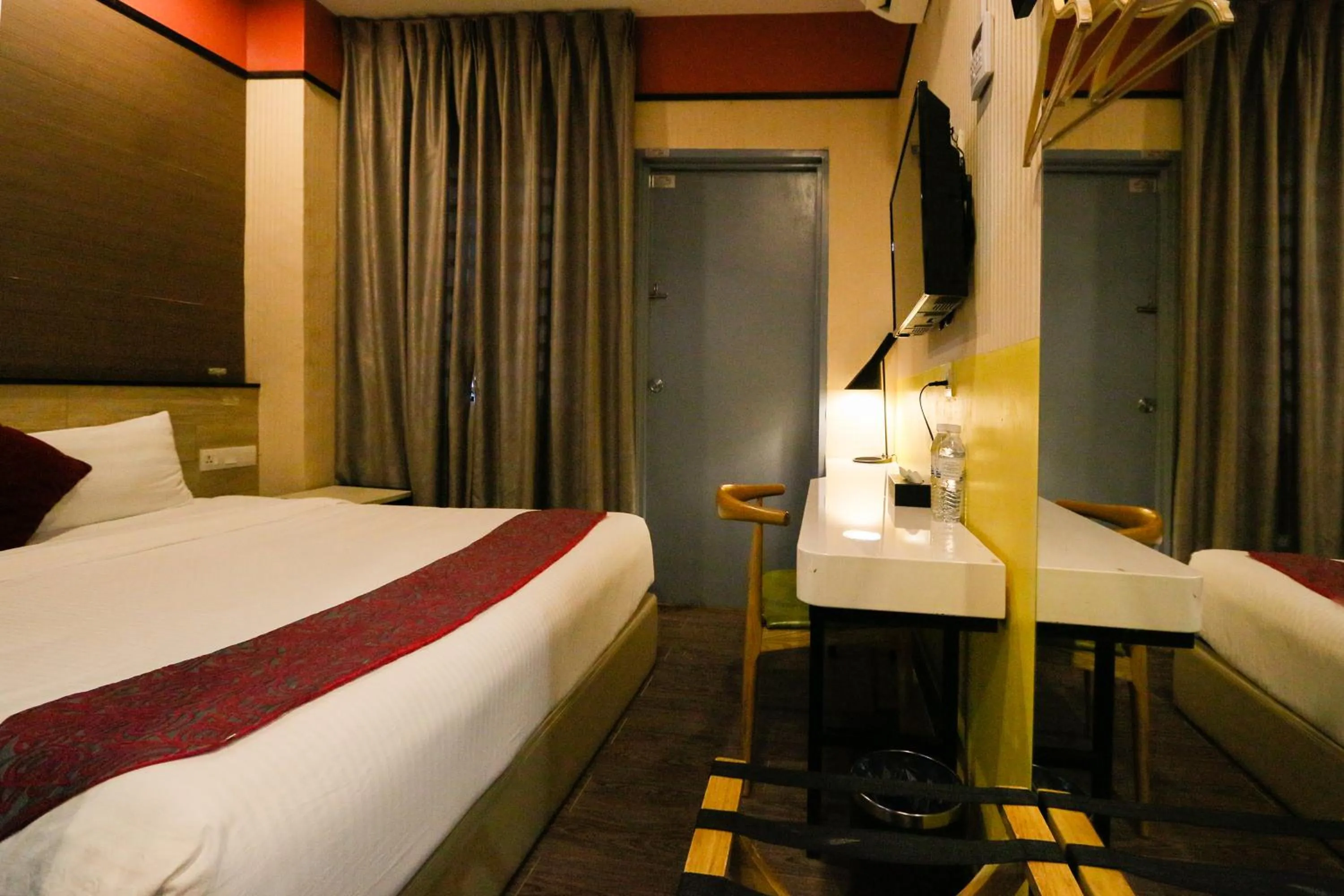 Bedroom, Bed in Golden Roof Hotel, Seri Iskandar