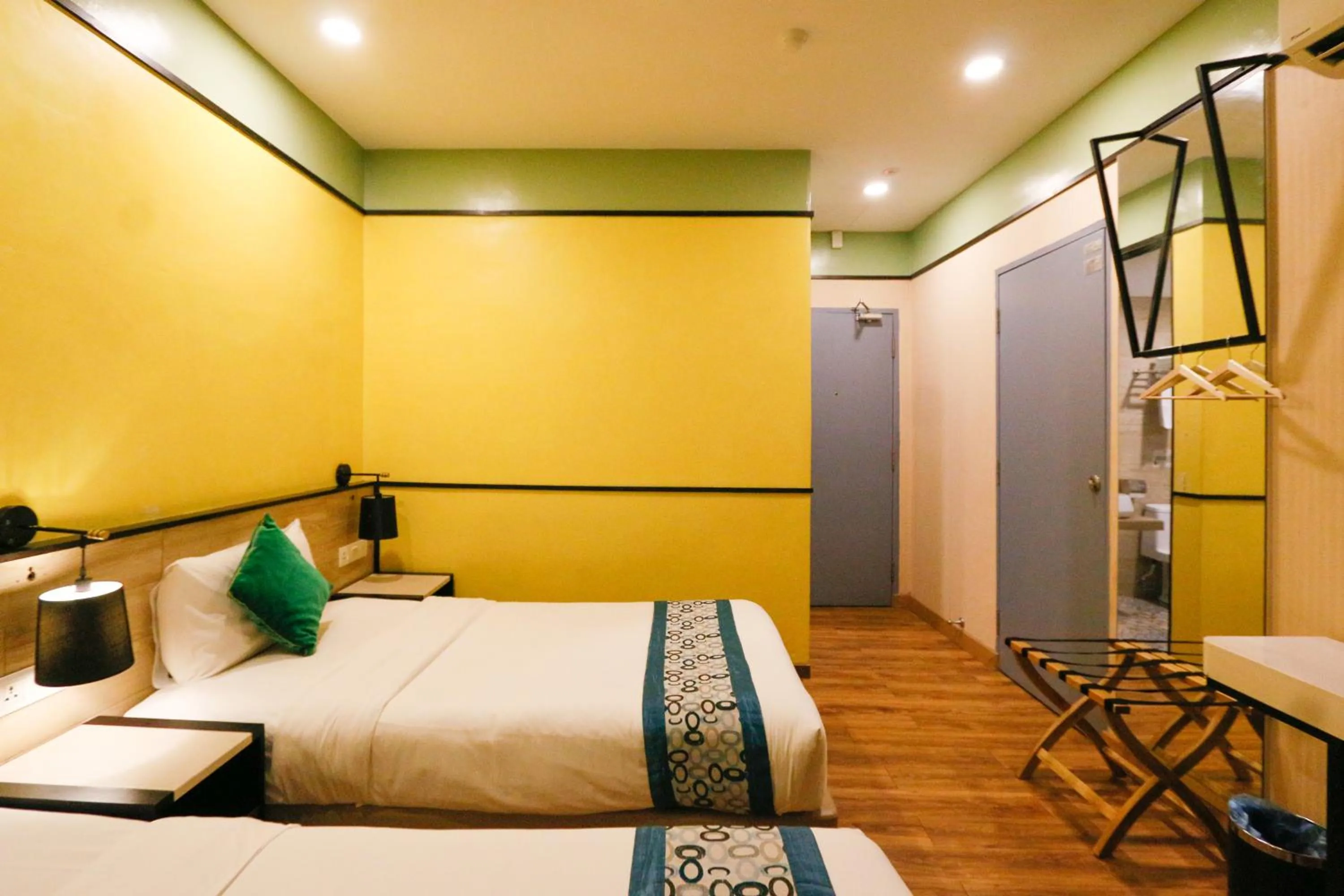 Photo of the whole room, Bed in Golden Roof Hotel, Seri Iskandar