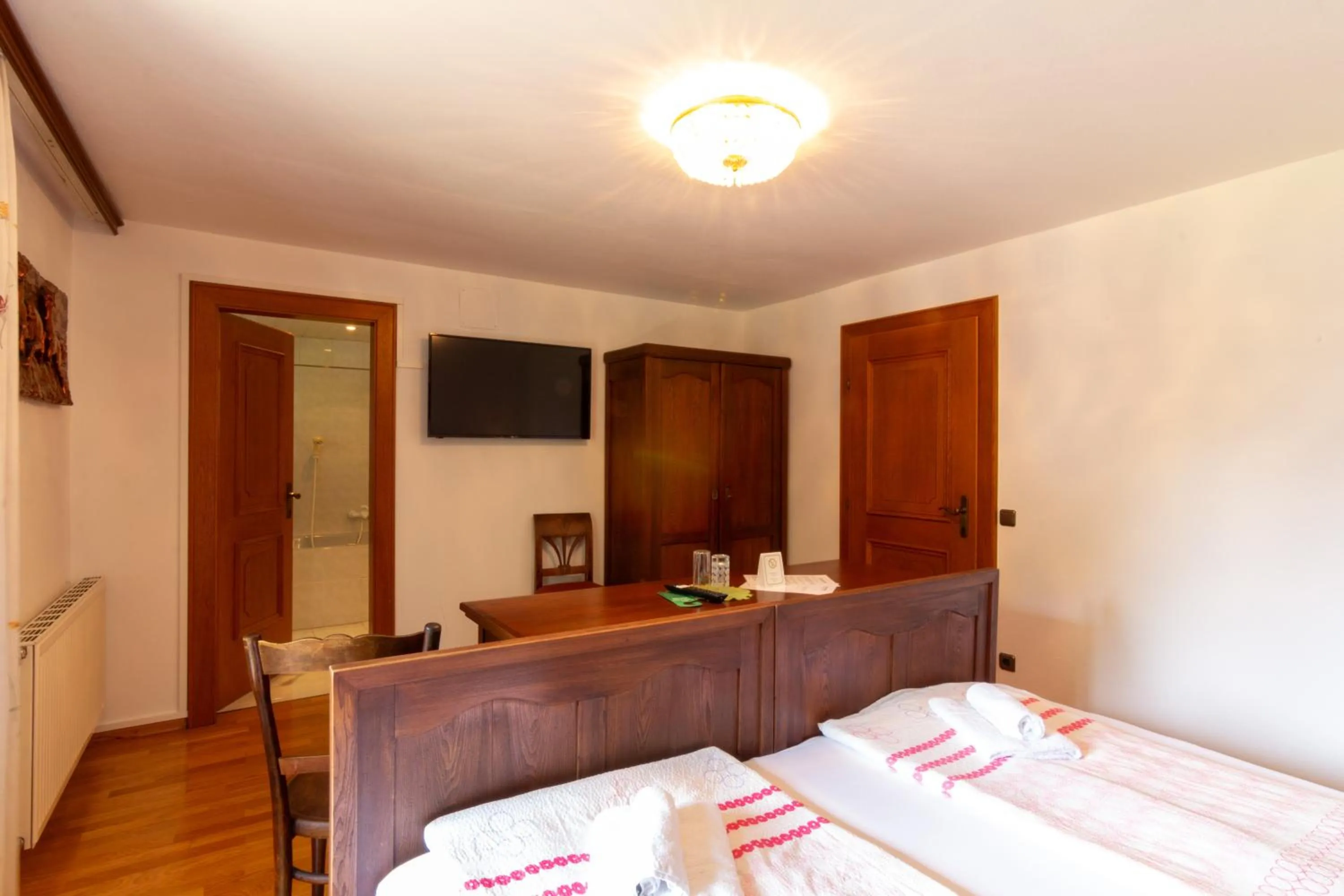 Photo of the whole room, Bed in Metzgerwirt Vieh Heli