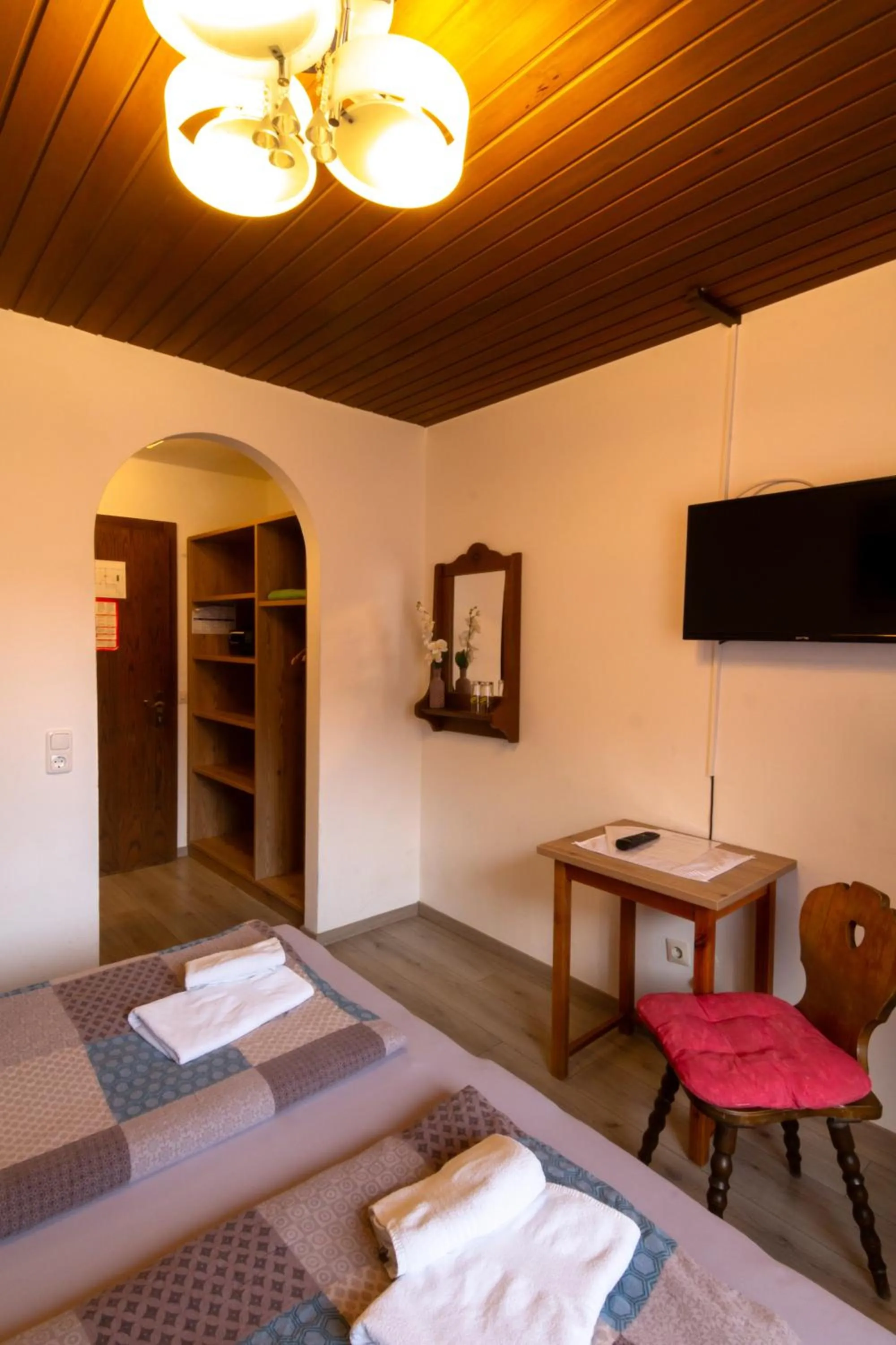 wardrobe, Bed in Metzgerwirt Vieh Heli