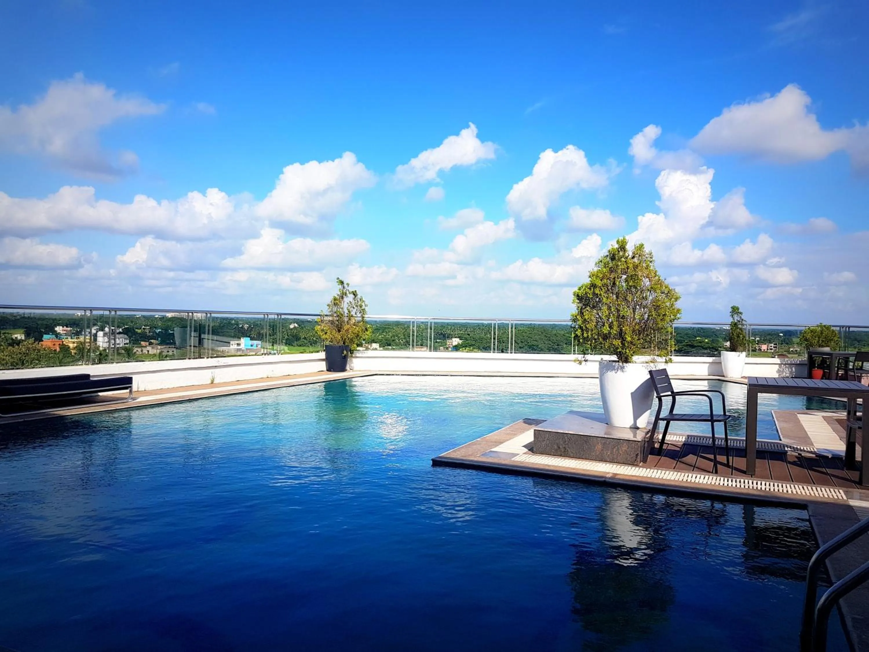 Swimming pool in Pal Heights Mantra