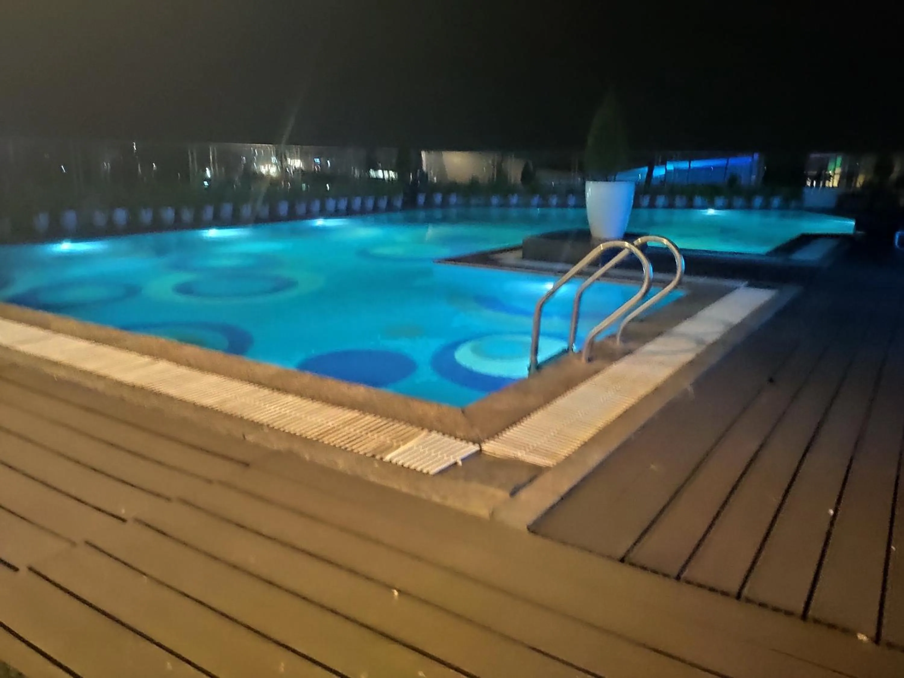 Swimming pool in Pal Heights Mantra