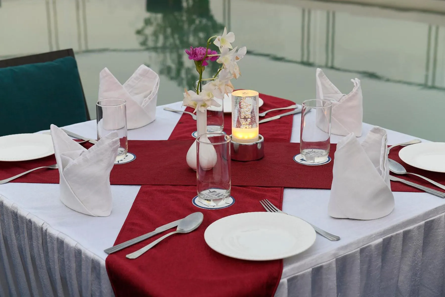 Food and drinks in Pal Heights Mantra