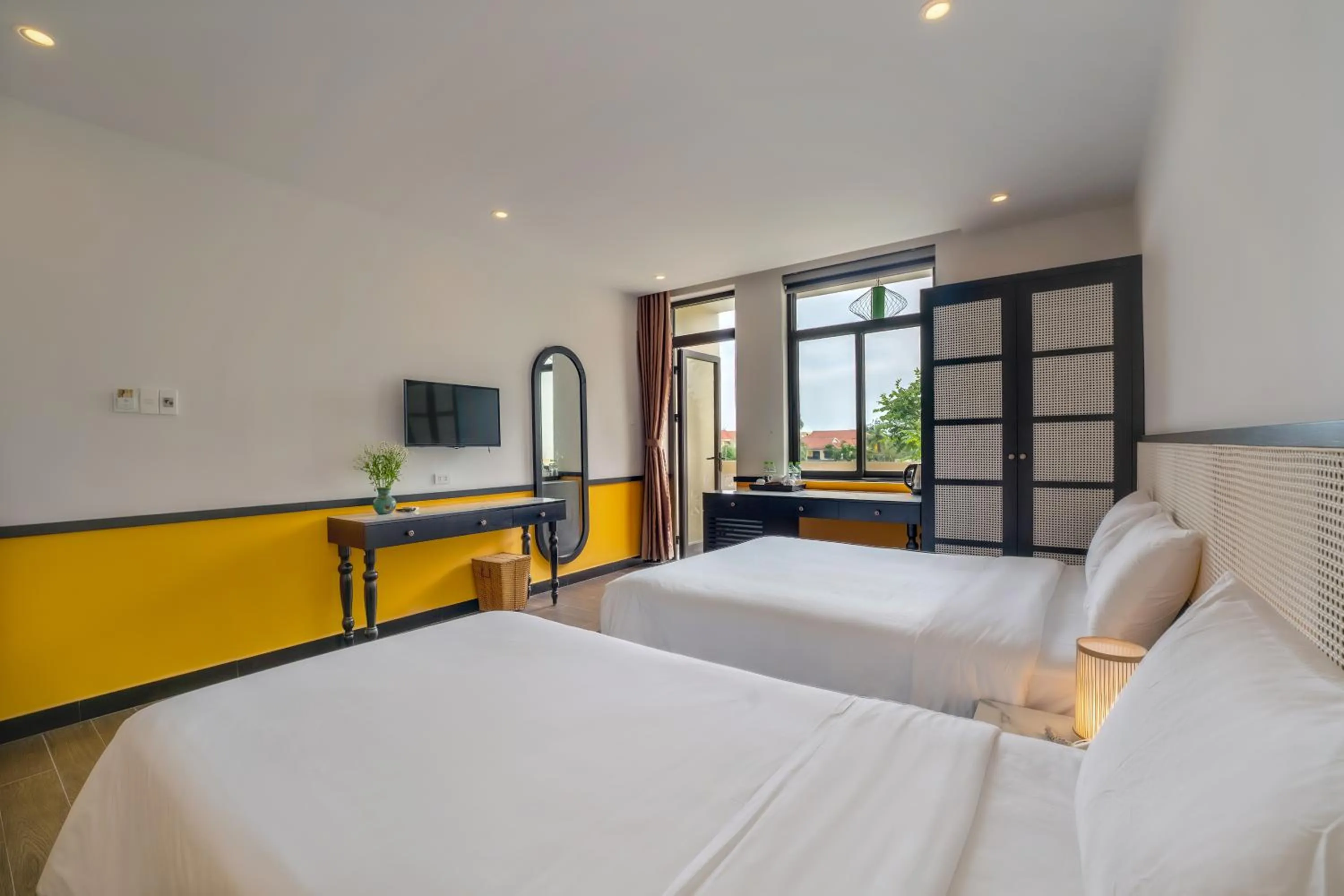 Communal lounge/ TV room, Bed in Hoi An Ivy Hotel