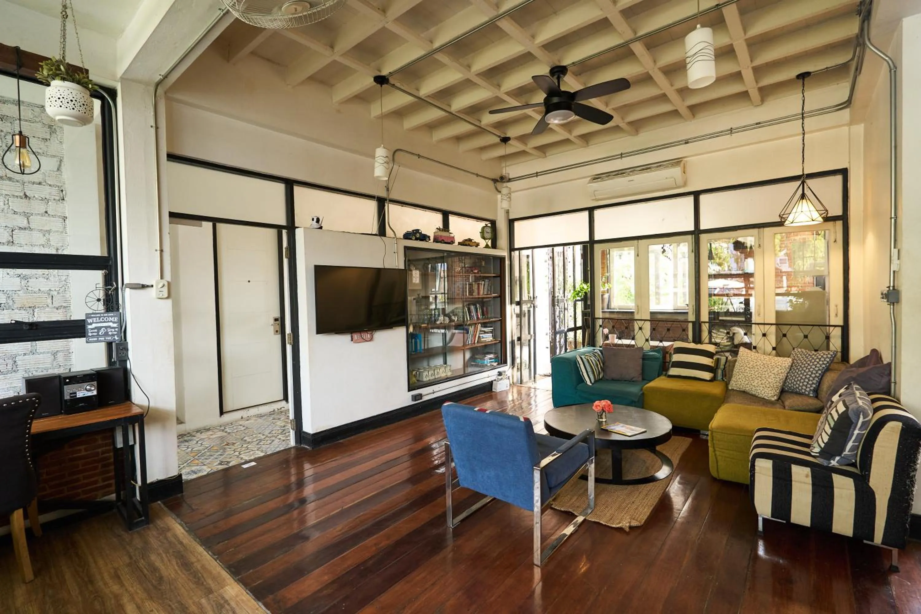 TV and multimedia in Sherloft Home & Hostel