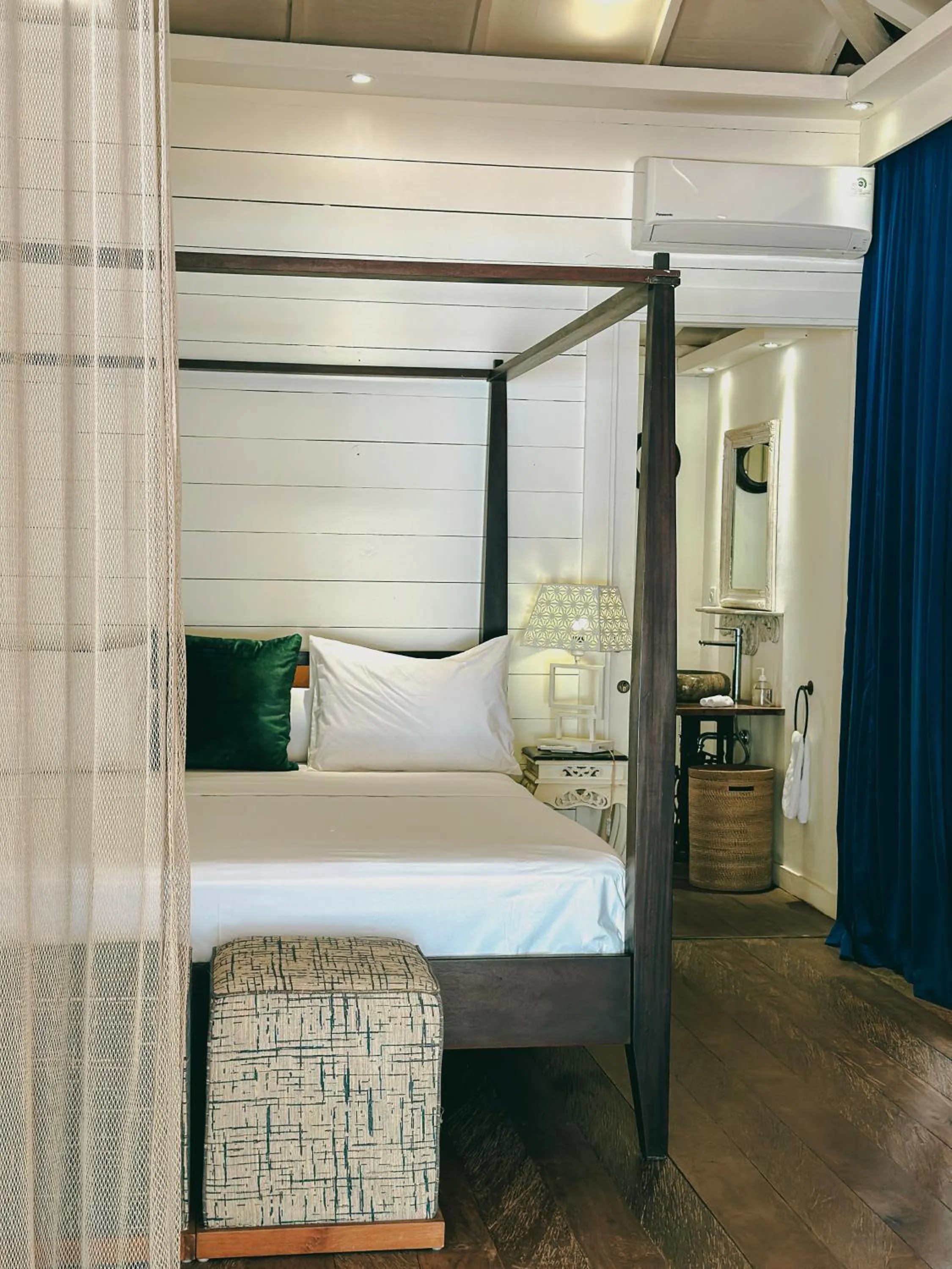 Bedroom, Bed in Vayam Boutique Resort Gili Asahan